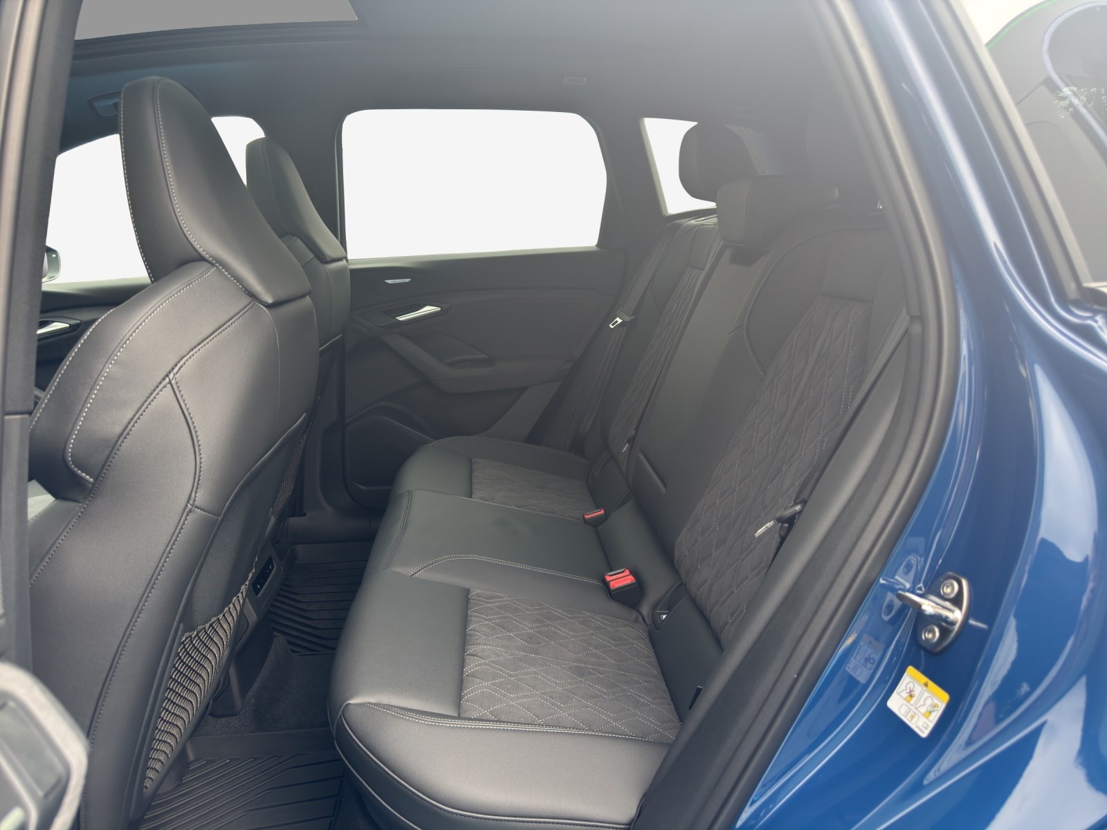 AUDI Q6 e-tron quattro-image-11