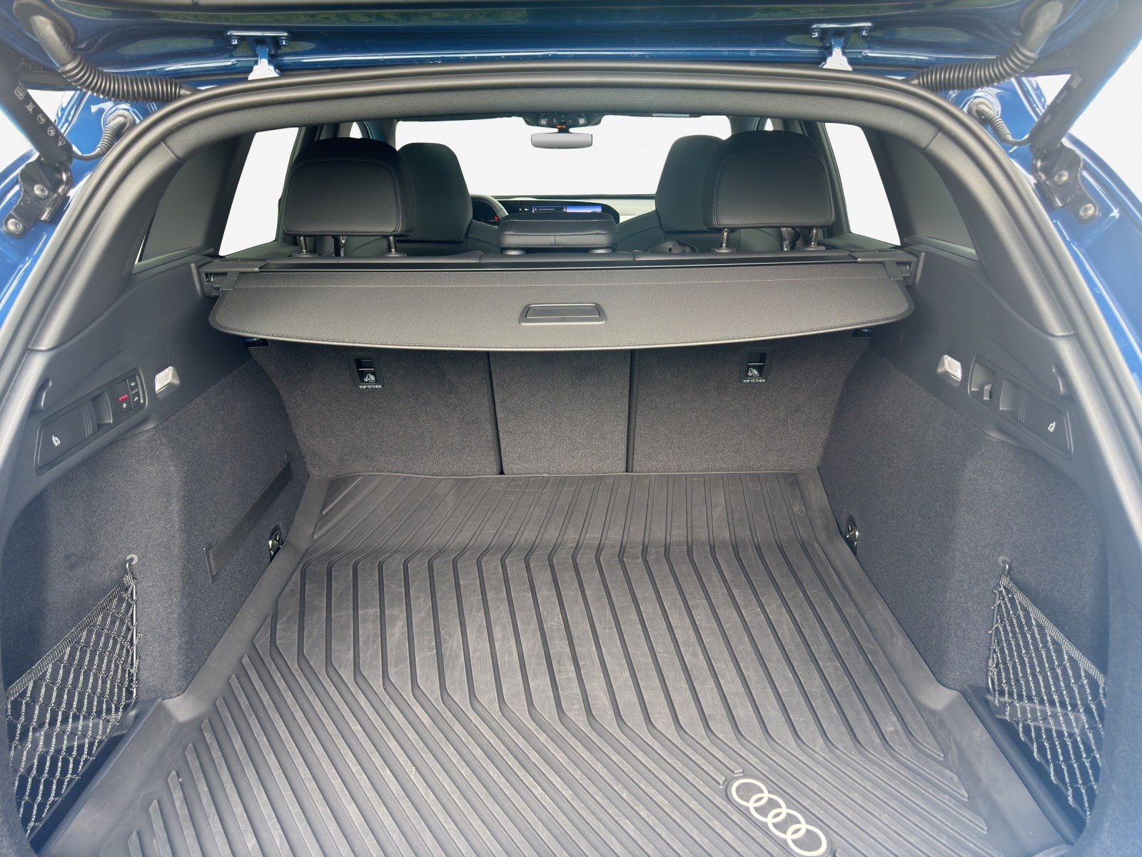 AUDI Q6 e-tron quattro-image-12