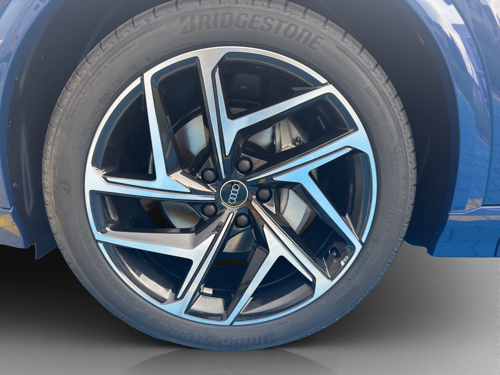 AUDI Q6 e-tron quattro-image-13