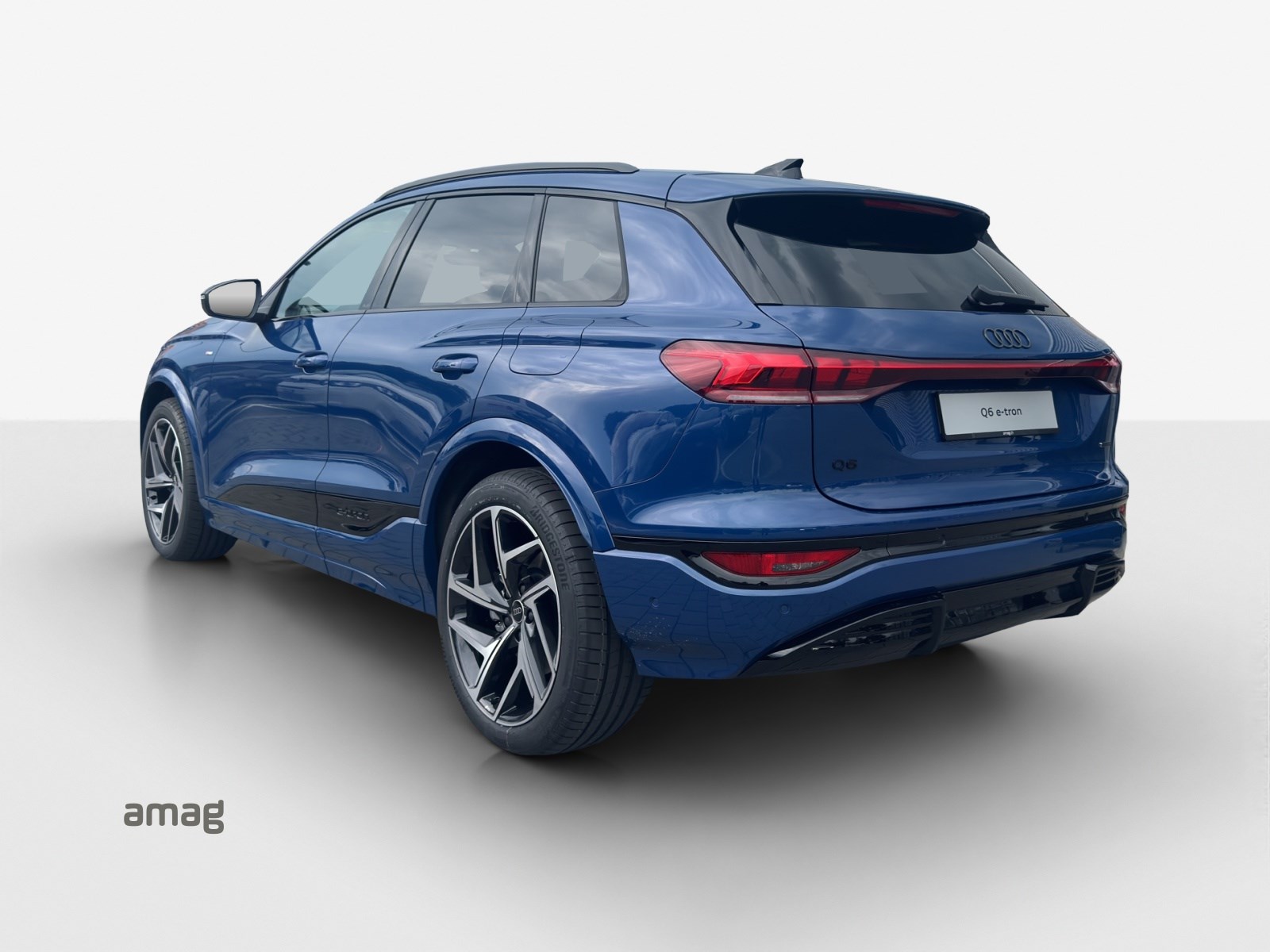 AUDI Q6 e-tron quattro-showroom-element-2