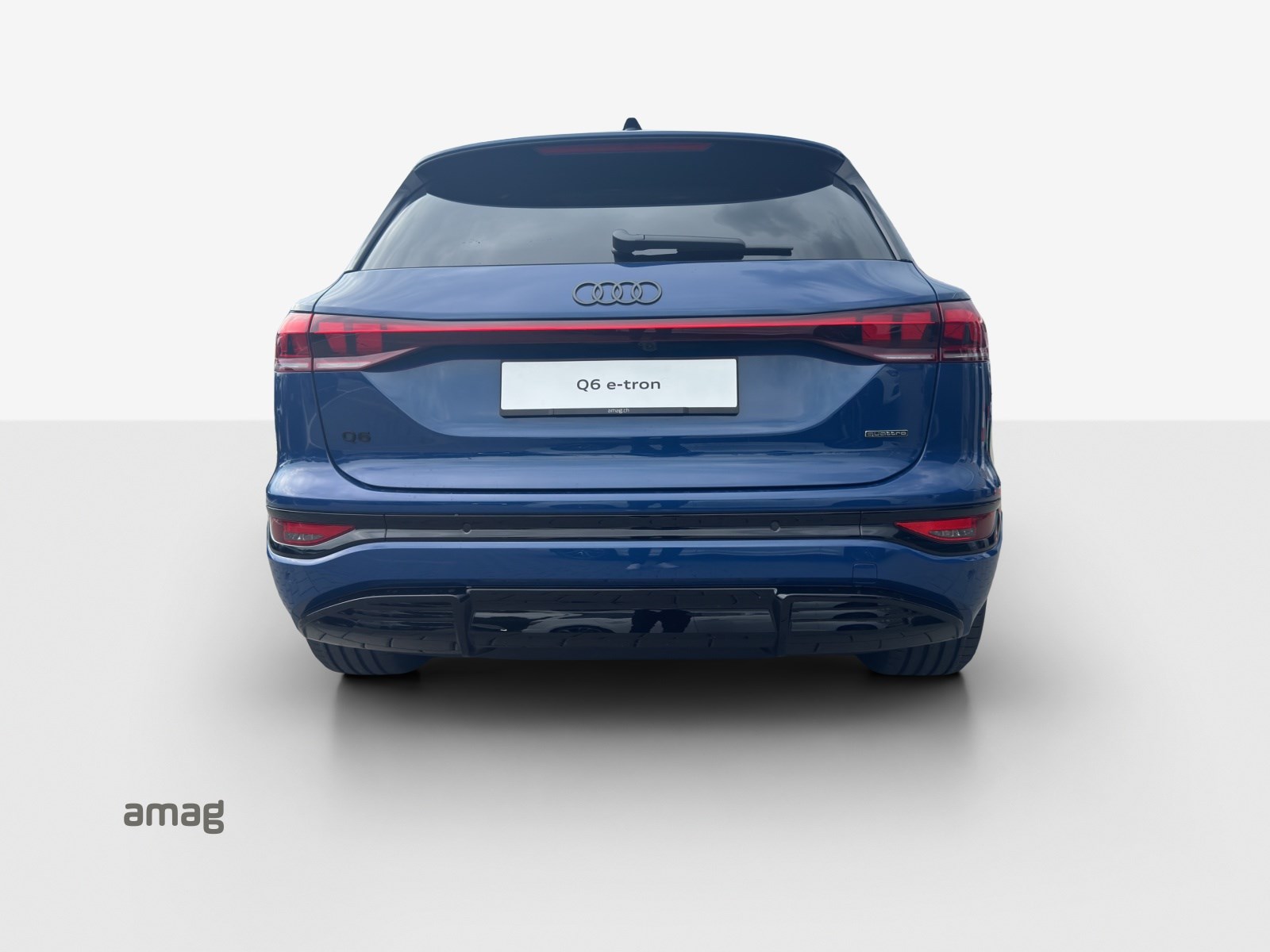 AUDI Q6 e-tron quattro-showroom-element-3