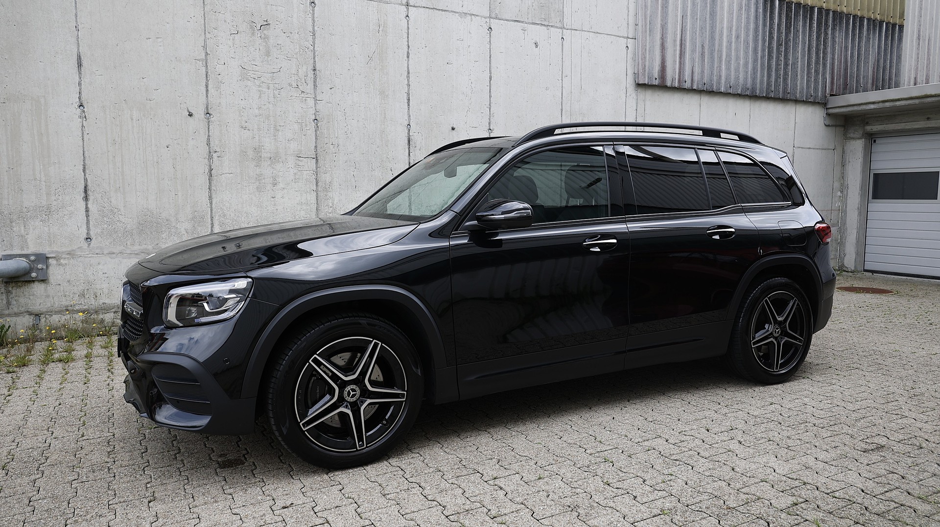 MERCEDES-BENZ GLB 250 4Matic AMG Line 8G-Tronic-showroom-element-1