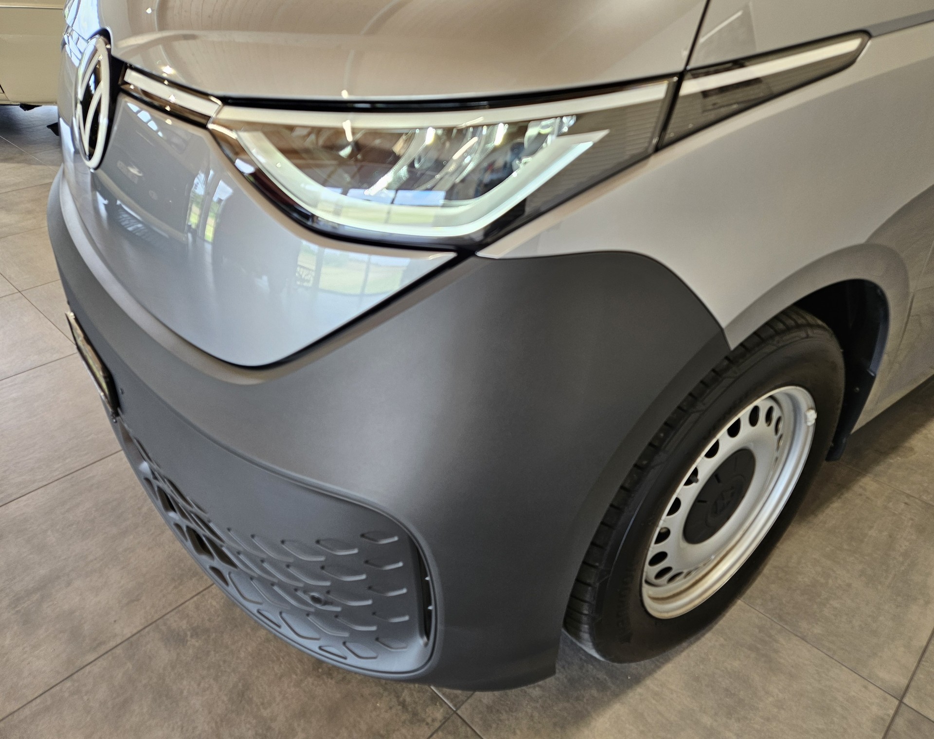VW ID. Buzz Cargo mit 3 Sitzplätzen und Anhängerkupplung-showroom-element-3