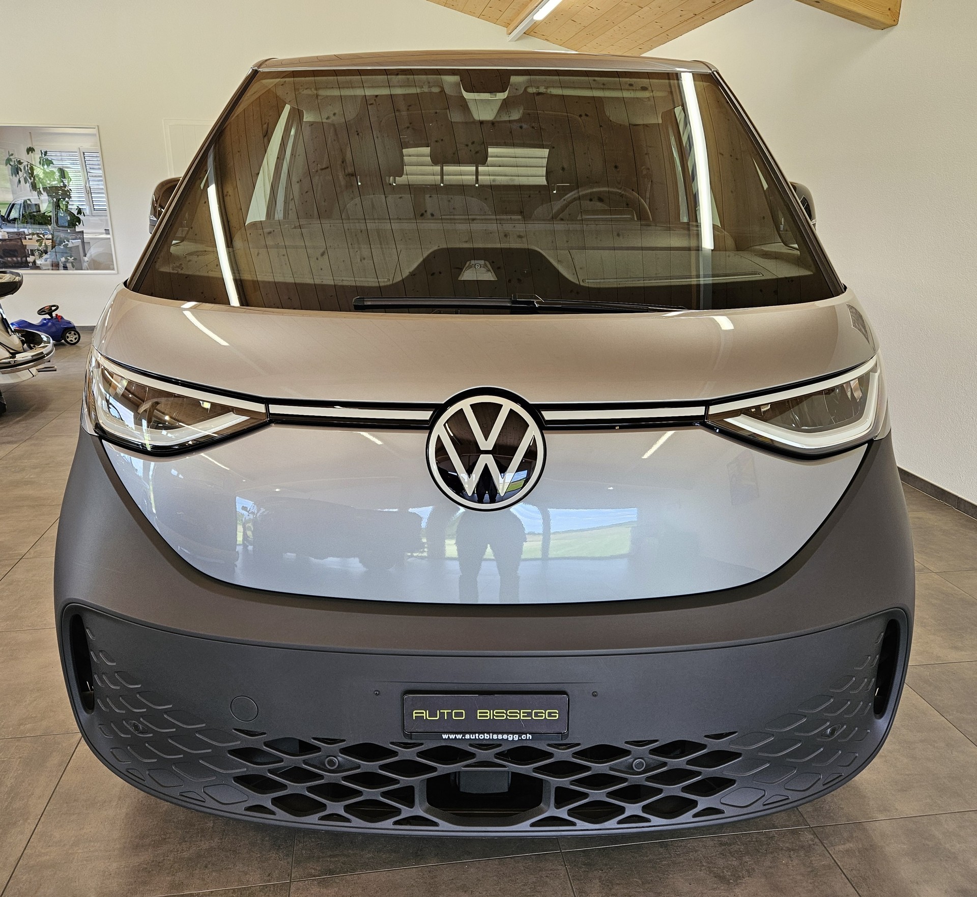 VW ID. Buzz Cargo mit 3 Sitzplätzen und Anhängerkupplung-showroom-element-1