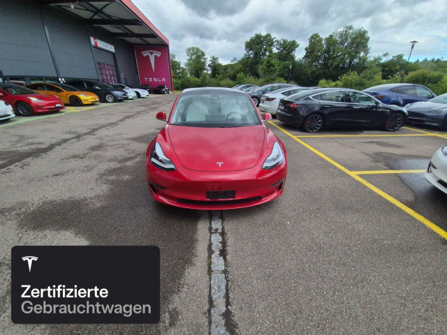TESLA Model 3 Performance-showroom-element-2