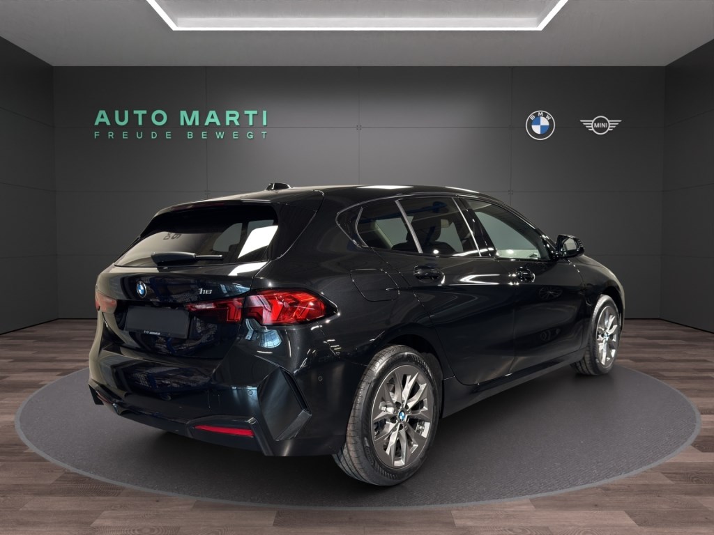 BMW 116 Steptronic-showroom-element-3