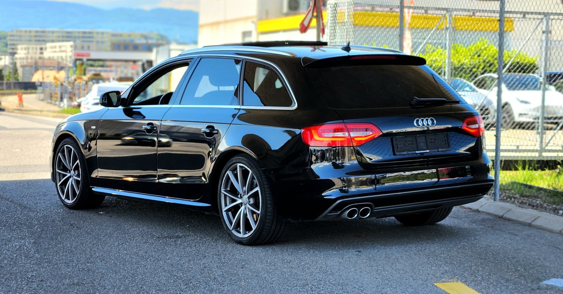 AUDI A4 Avant 2.0 TDI quattro S-tronic-showroom-element-3