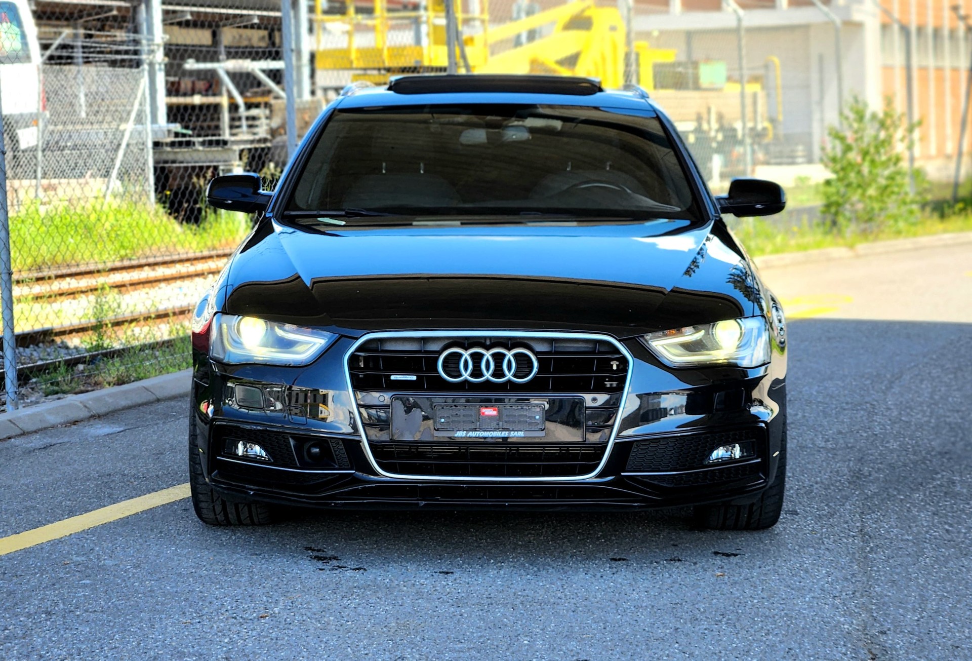 AUDI A4 Avant 2.0 TDI quattro S-tronic-showroom-element-1