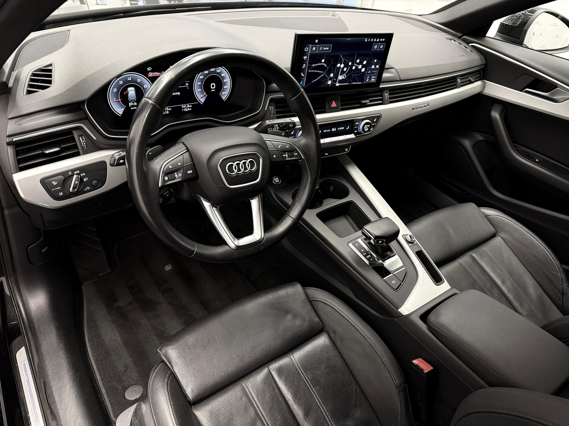 AUDI A4 Avant 2.0 45 TFSI S Line quattro S-Tronic-image-11