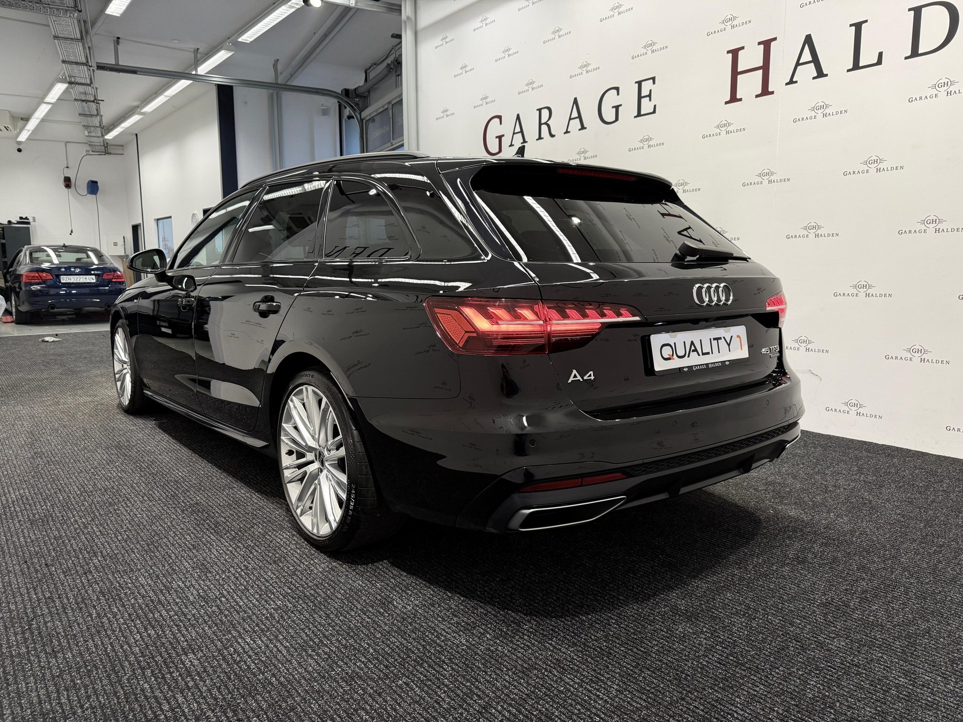 AUDI A4 Avant 2.0 45 TFSI S Line quattro S-Tronic-showroom-element-3