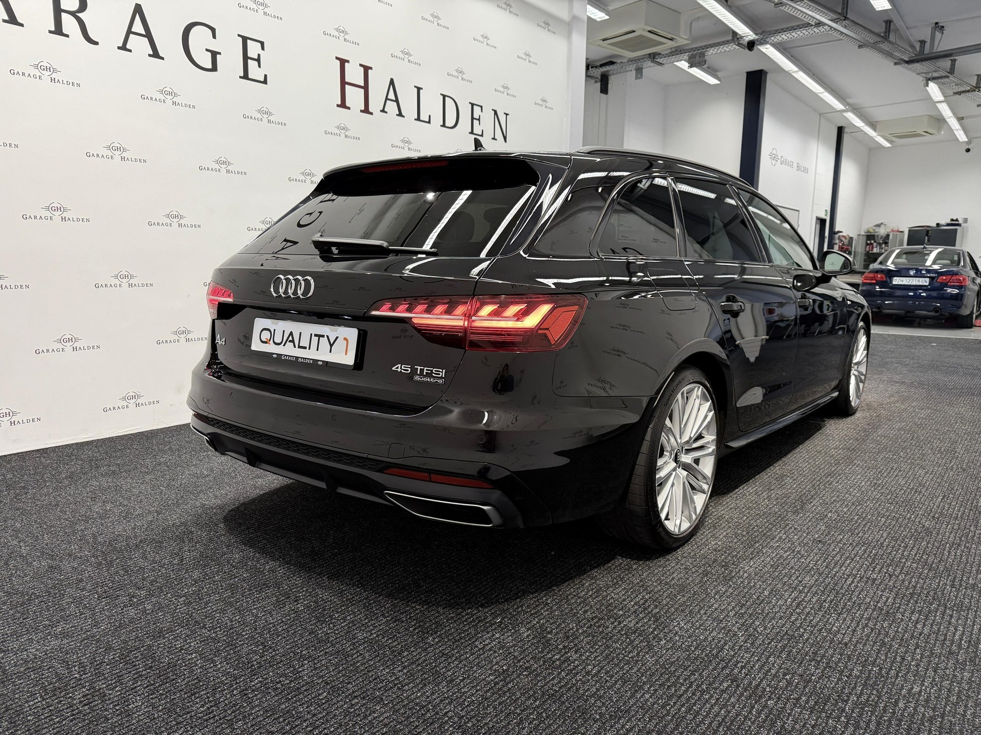 AUDI A4 Avant 2.0 45 TFSI S Line quattro S-Tronic-image-6