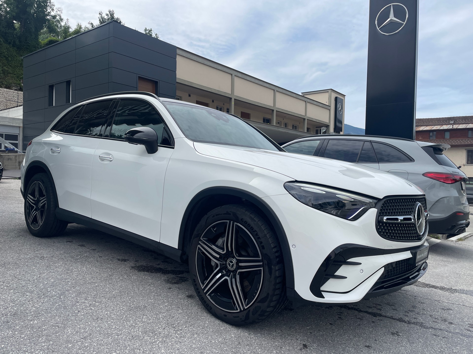 MERCEDES-BENZ GLC 220 d 4Matic 9G-Tronic AMG Line-showroom-element-2