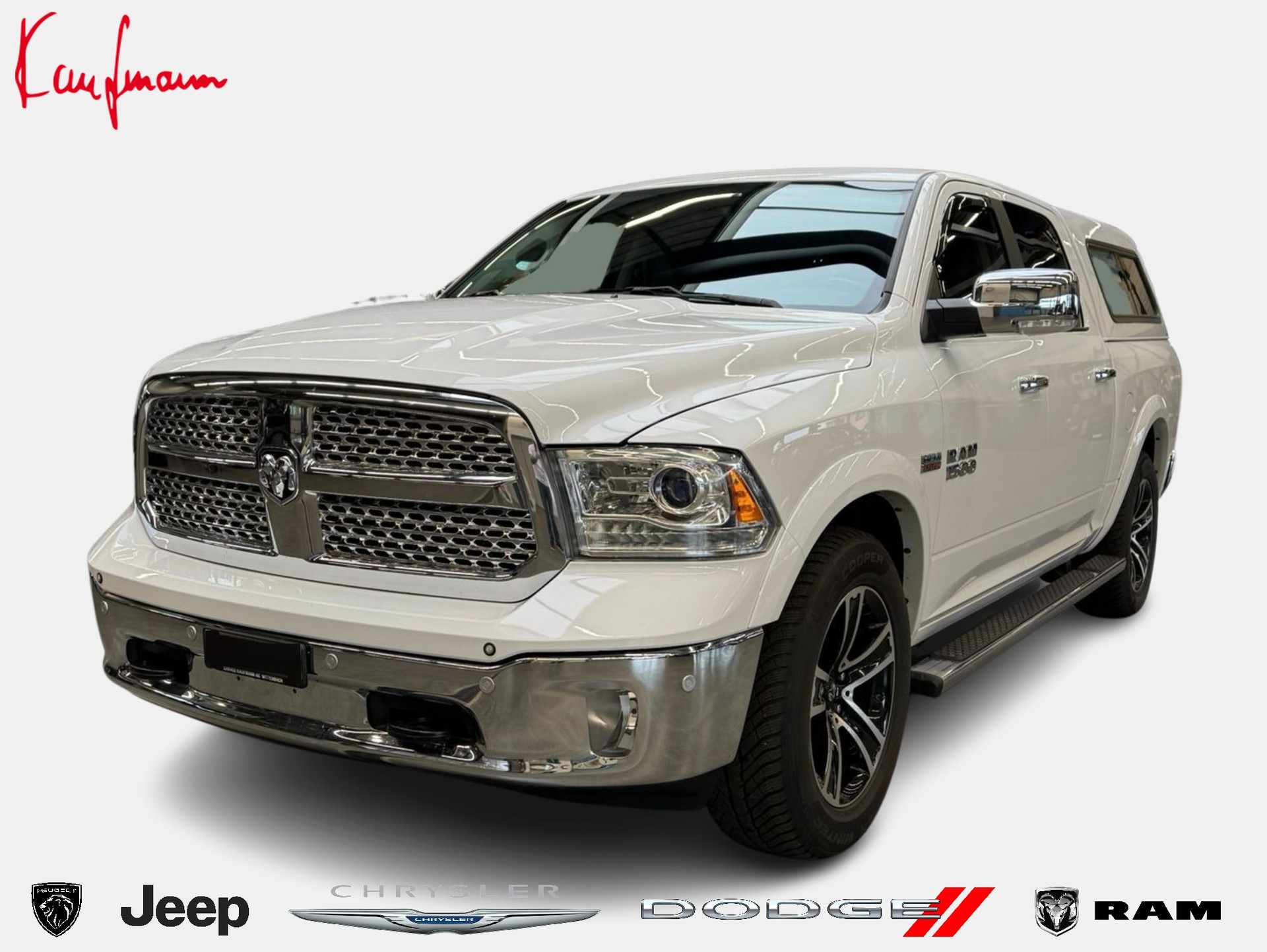 DODGE 1500 Laramie Crew Cab-showroom-element-1