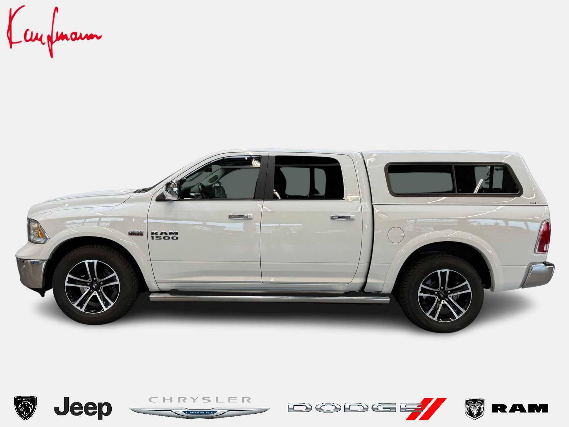 DODGE 1500 Laramie Crew Cab-showroom-element-2