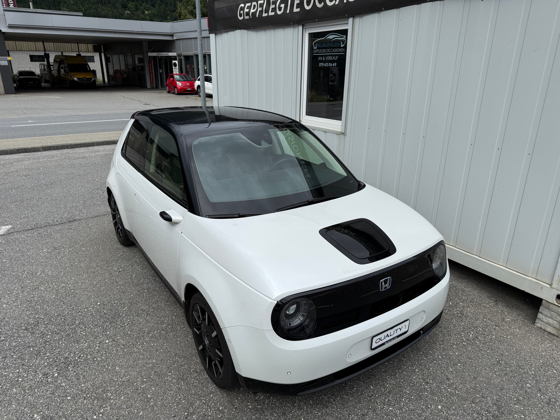 HONDA e Advance-showroom-element-2