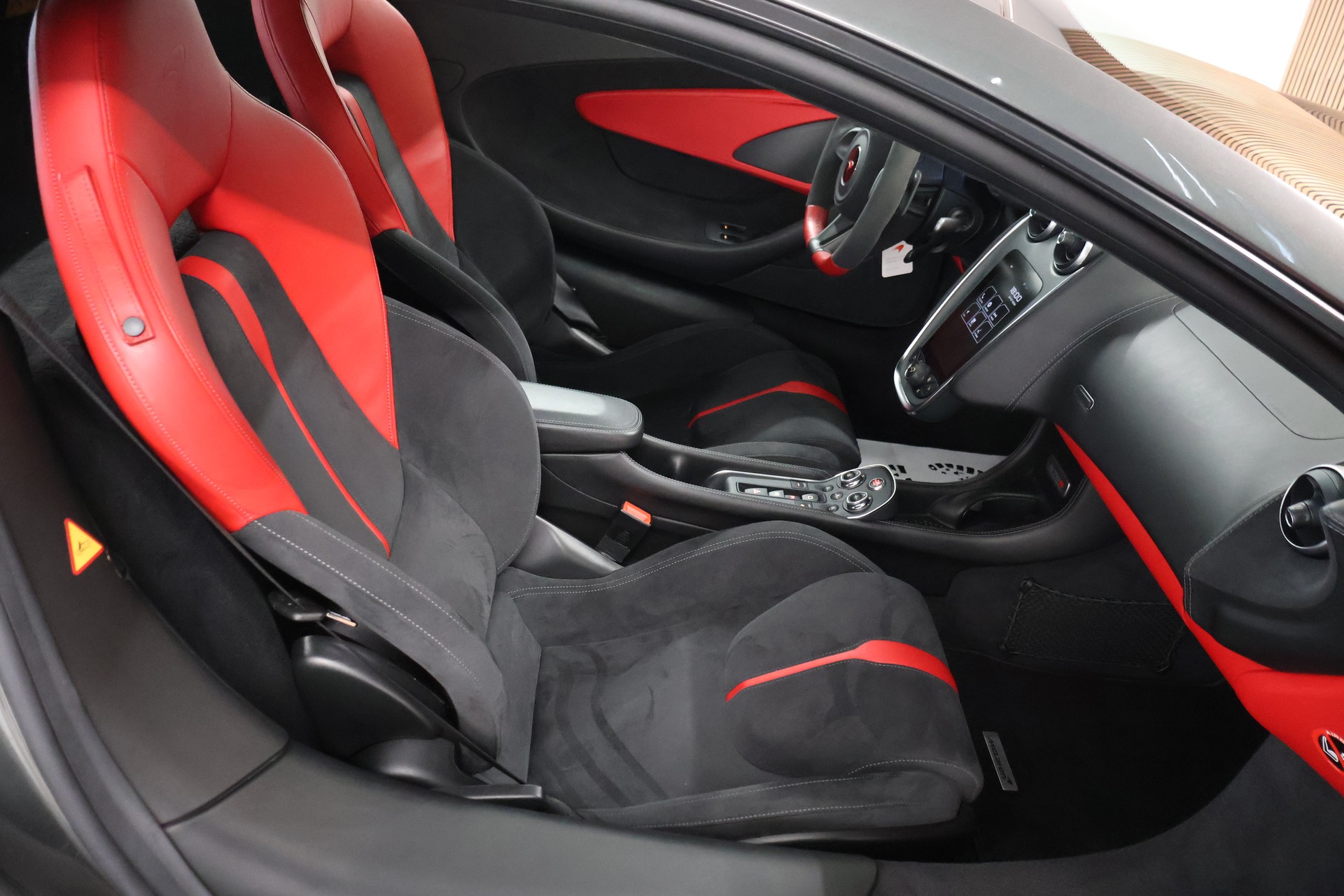 McLAREN 570S Coupé 3.8 V8 SSG-image-15