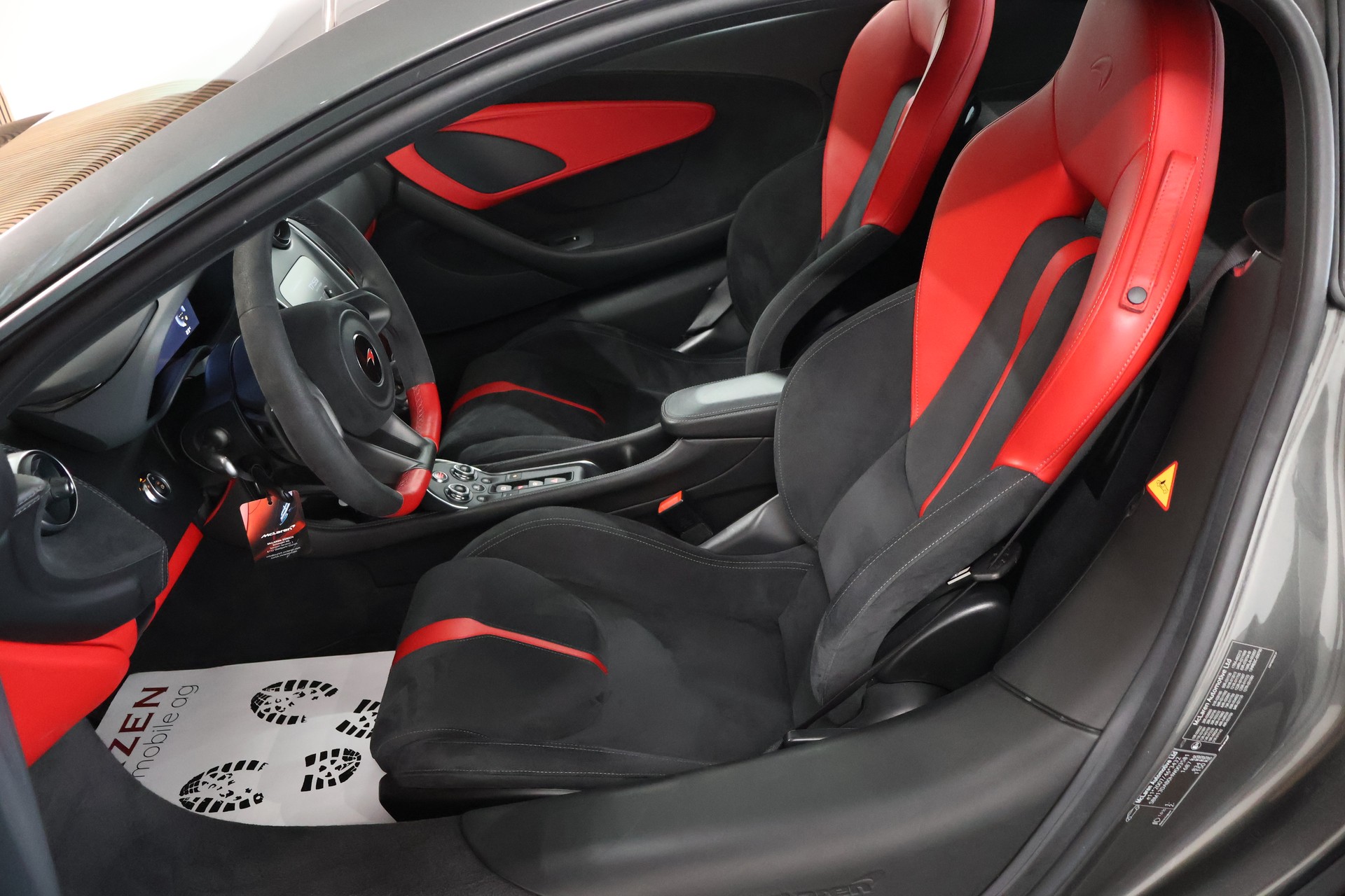 McLAREN 570S Coupé 3.8 V8 SSG-image-13