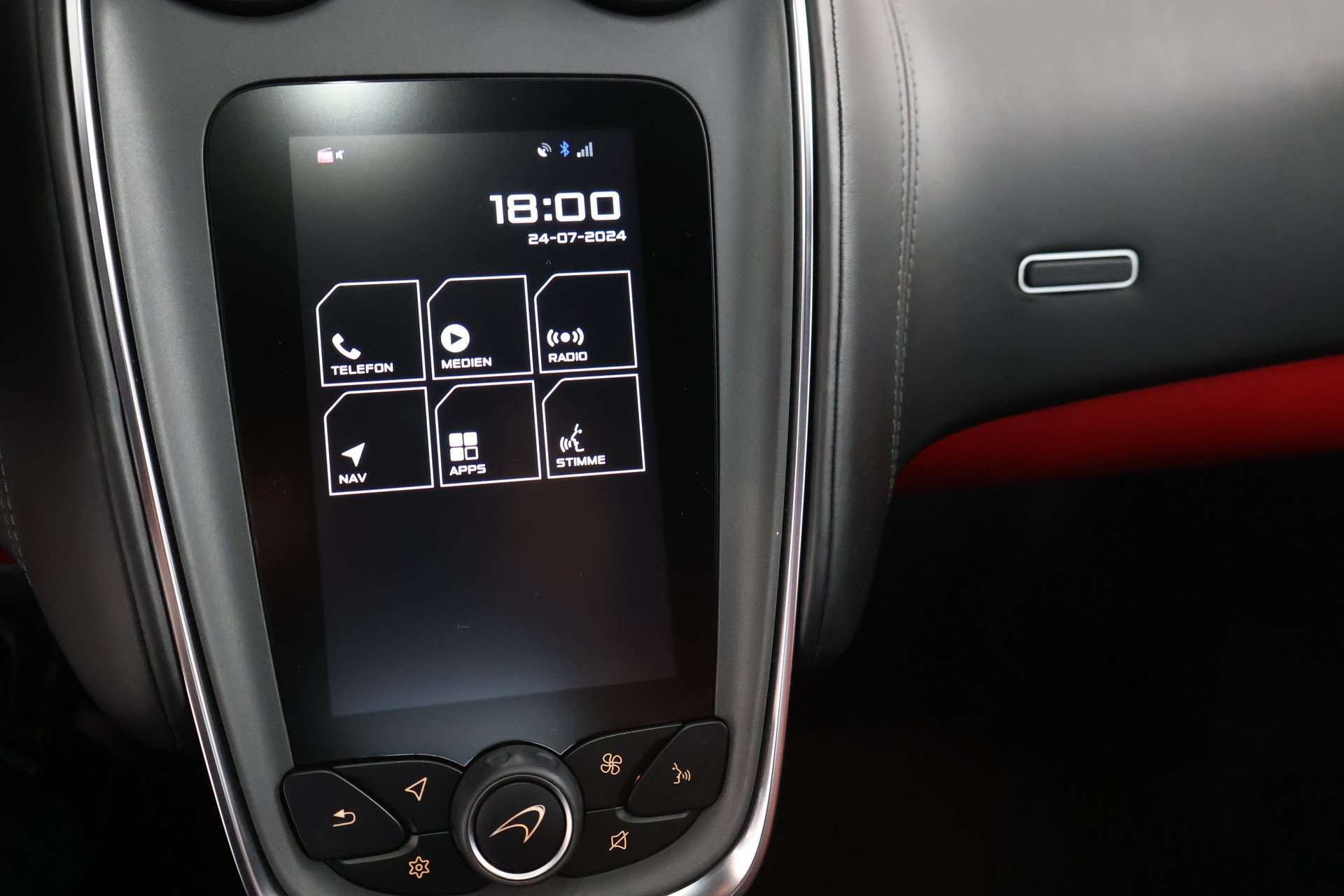 McLAREN 570S Coupé 3.8 V8 SSG-image-18