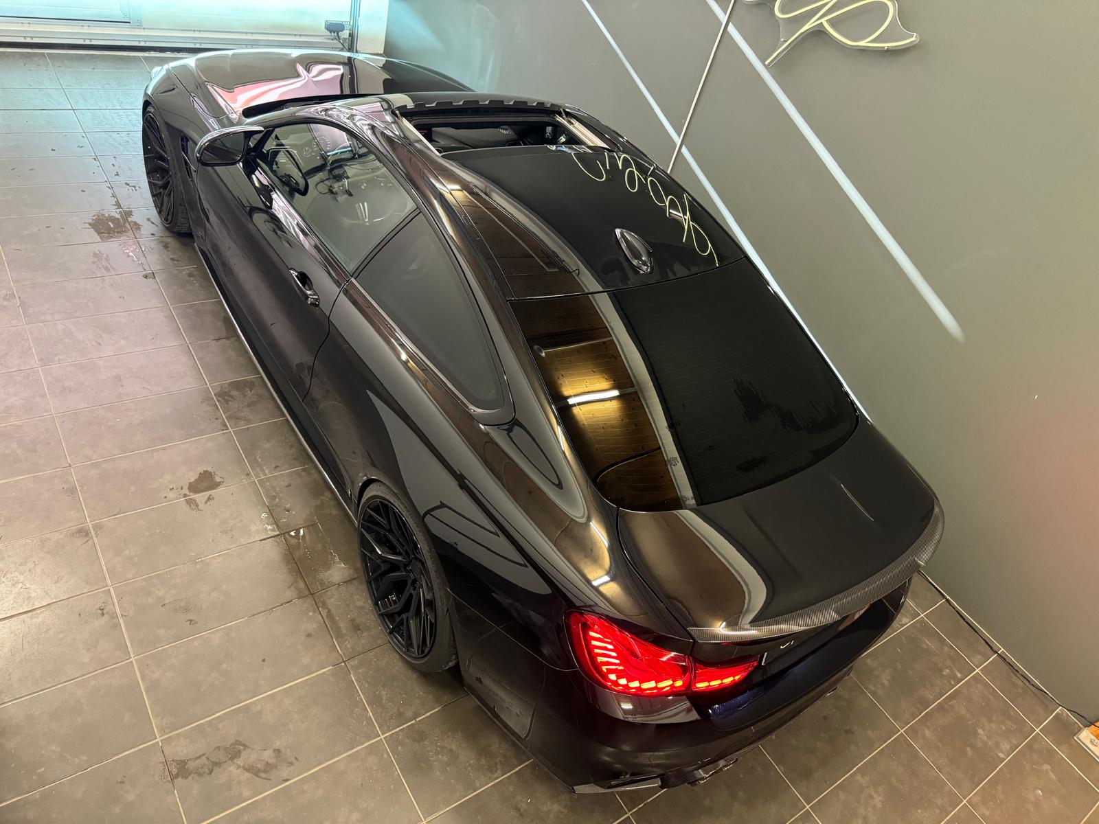 BMW M4 Coupé Competition DKG-showroom-element-2