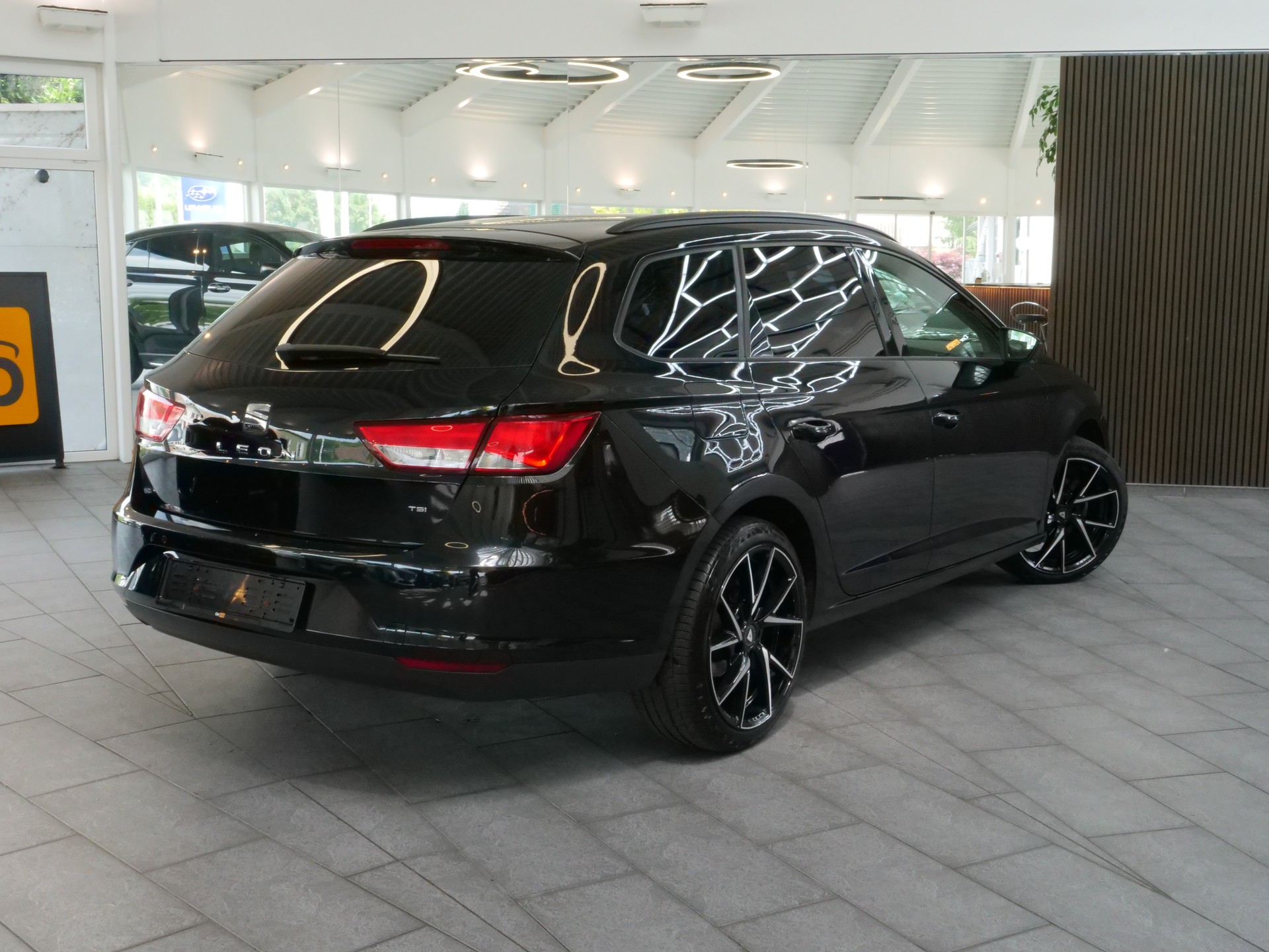 SEAT Leon ST 1.4 TSI Style-showroom-element-3