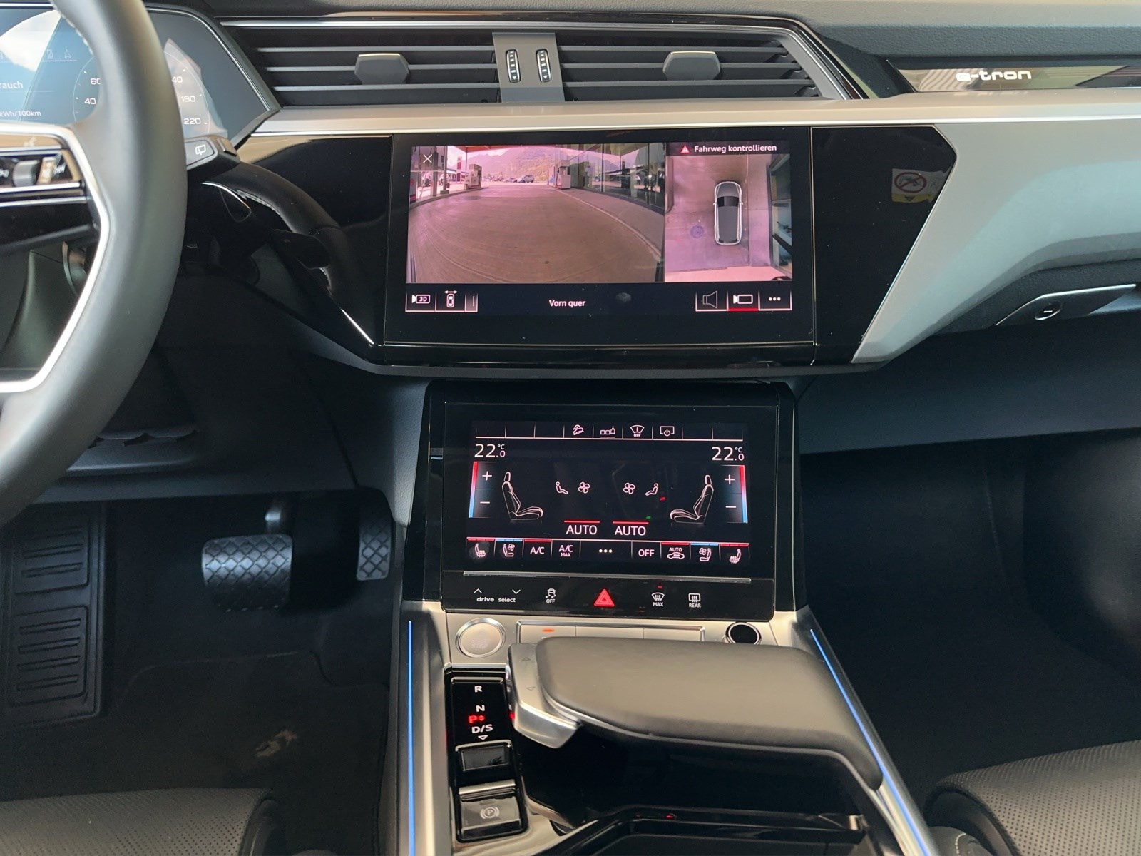 AUDI e-tron 55 Advanced quattro-image-11