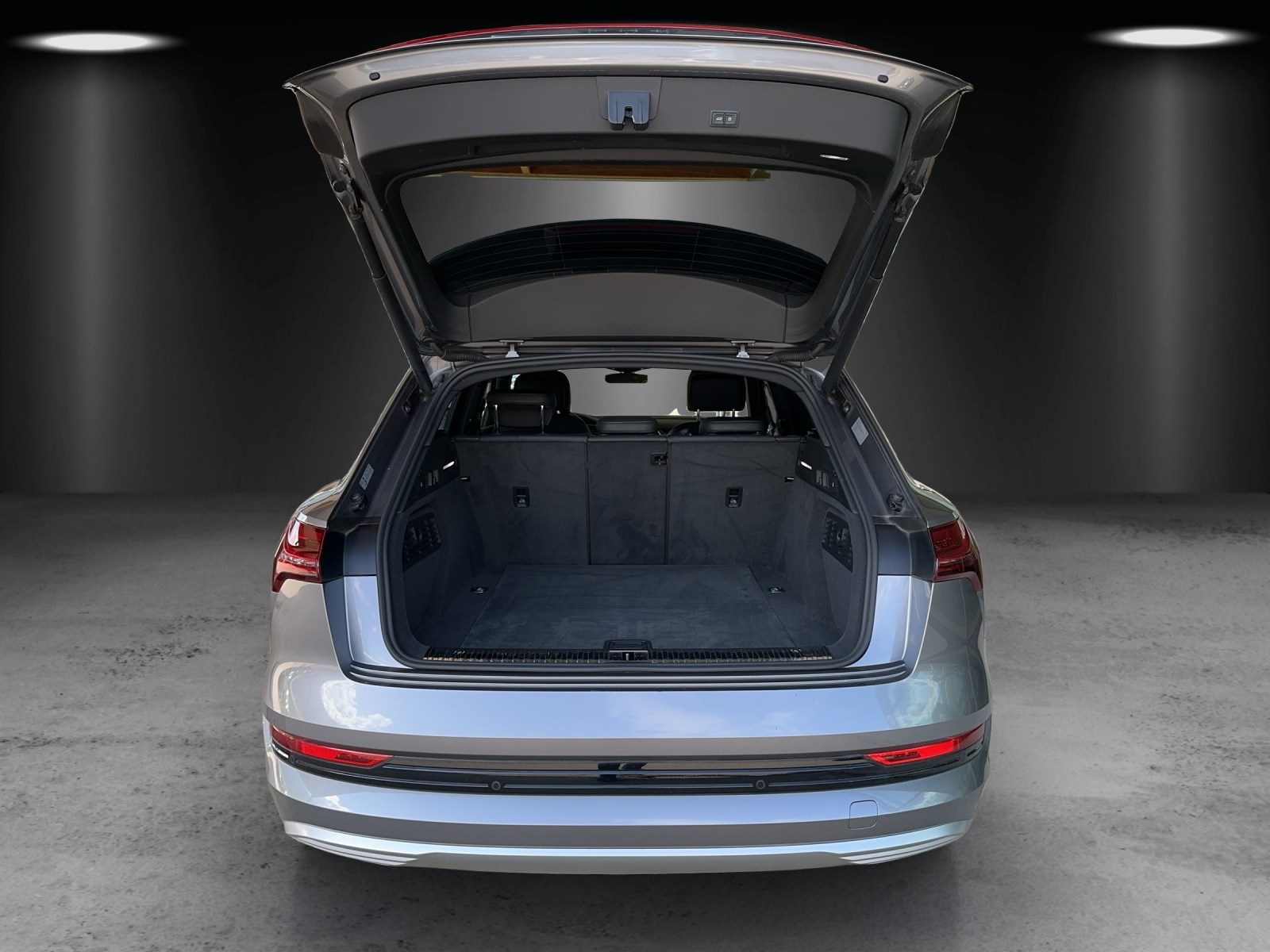 AUDI e-tron 55 Advanced quattro-image-6
