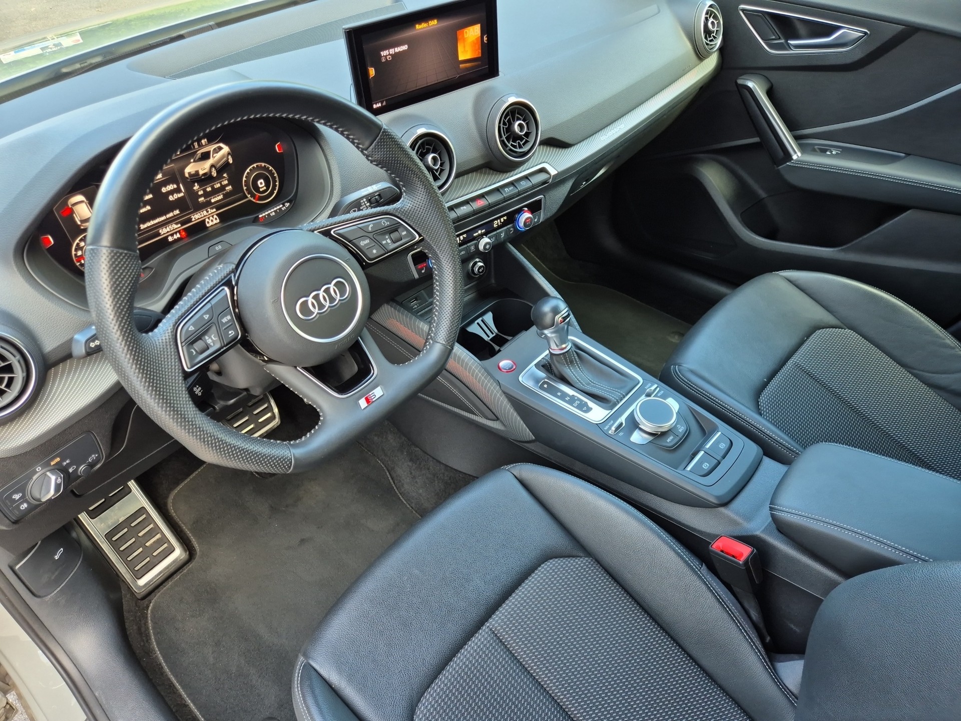 AUDI SQ2 TFSI quattro S-tronic-image-9