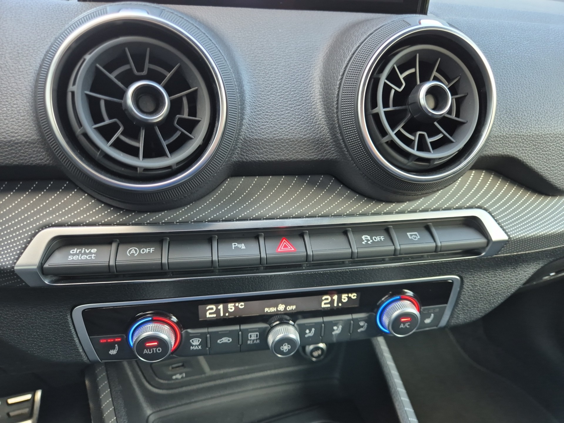 AUDI SQ2 TFSI quattro S-tronic-image-17