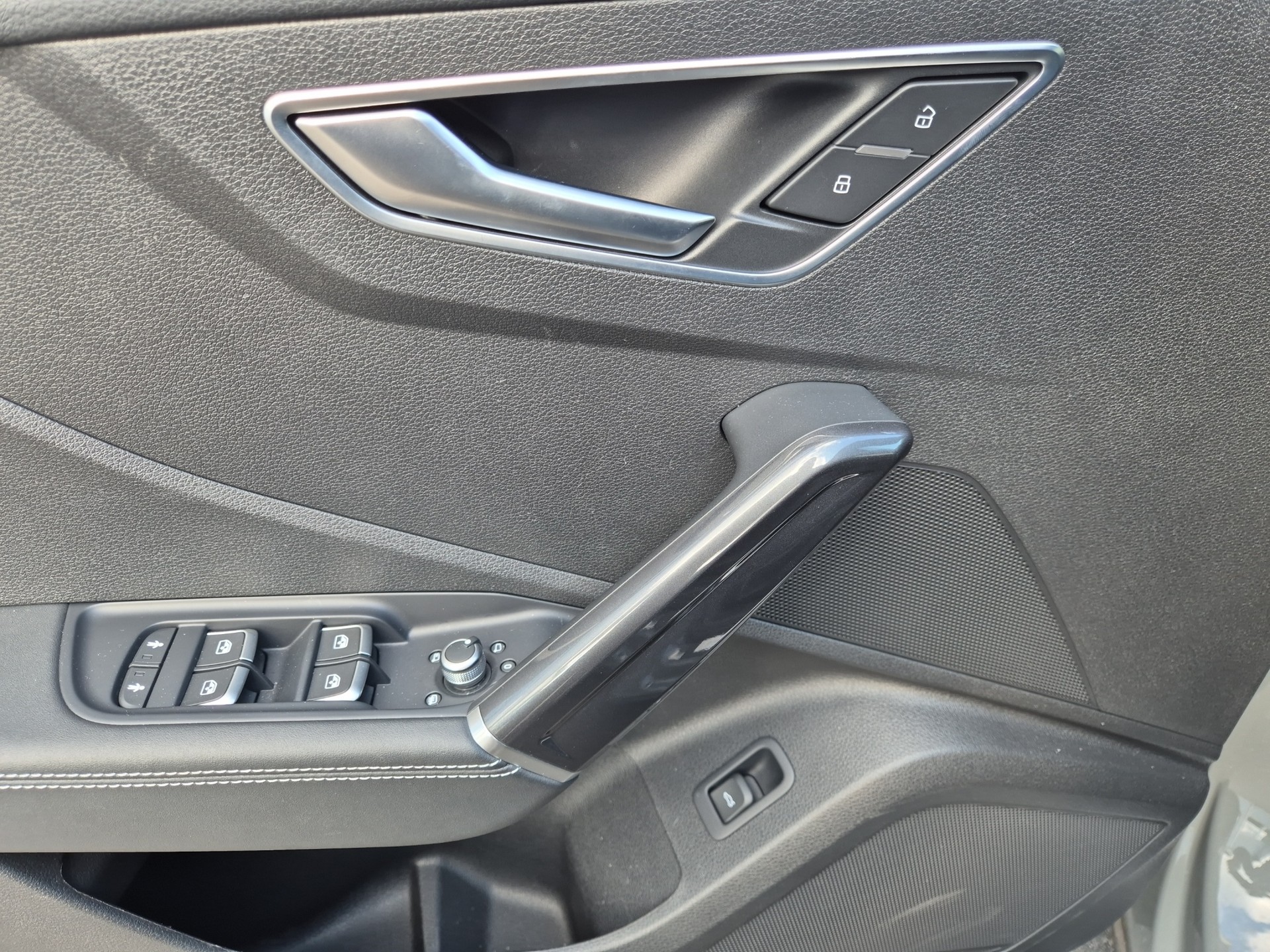 AUDI SQ2 TFSI quattro S-tronic-image-12