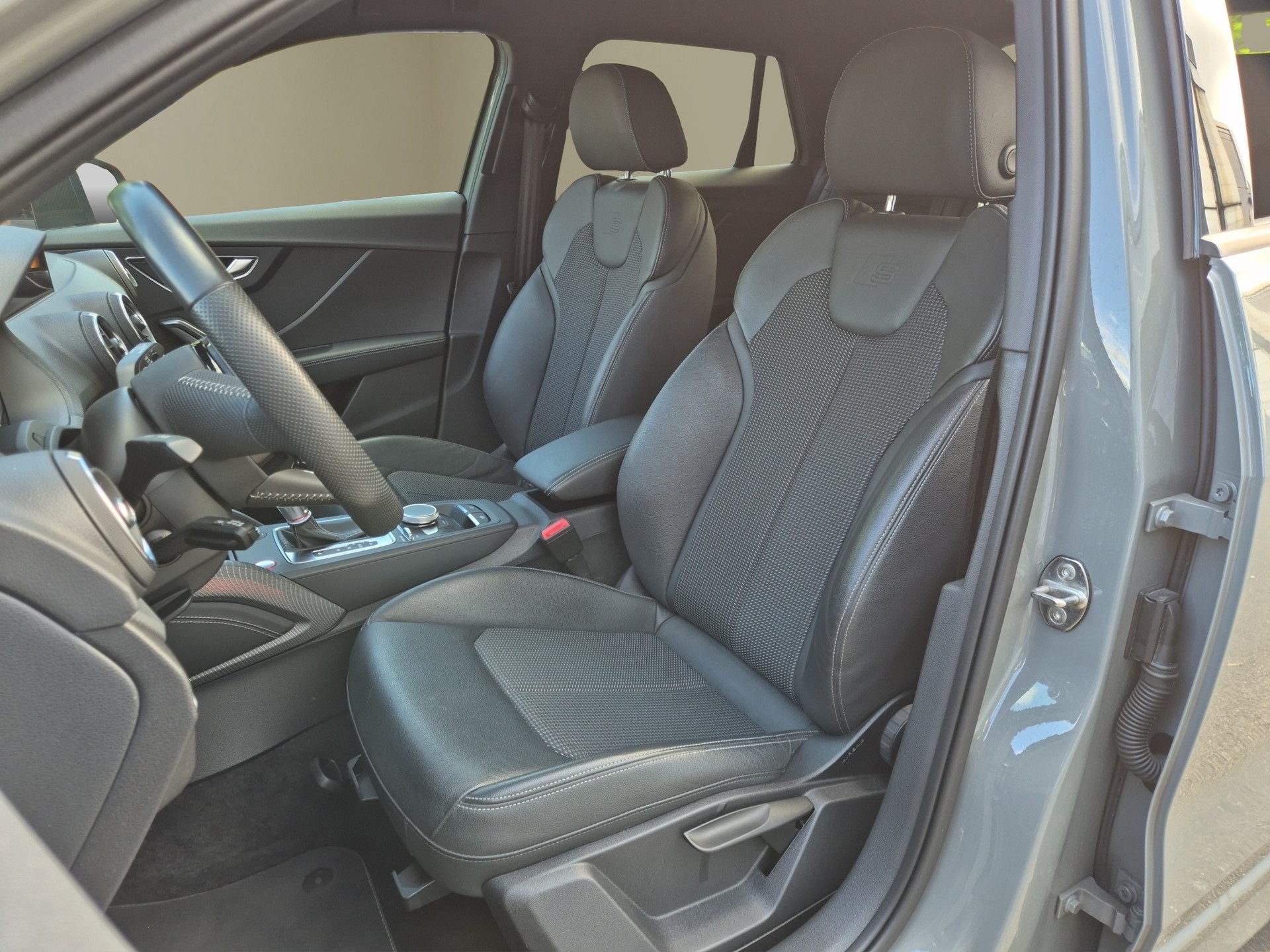 AUDI SQ2 TFSI quattro S-tronic-image-8