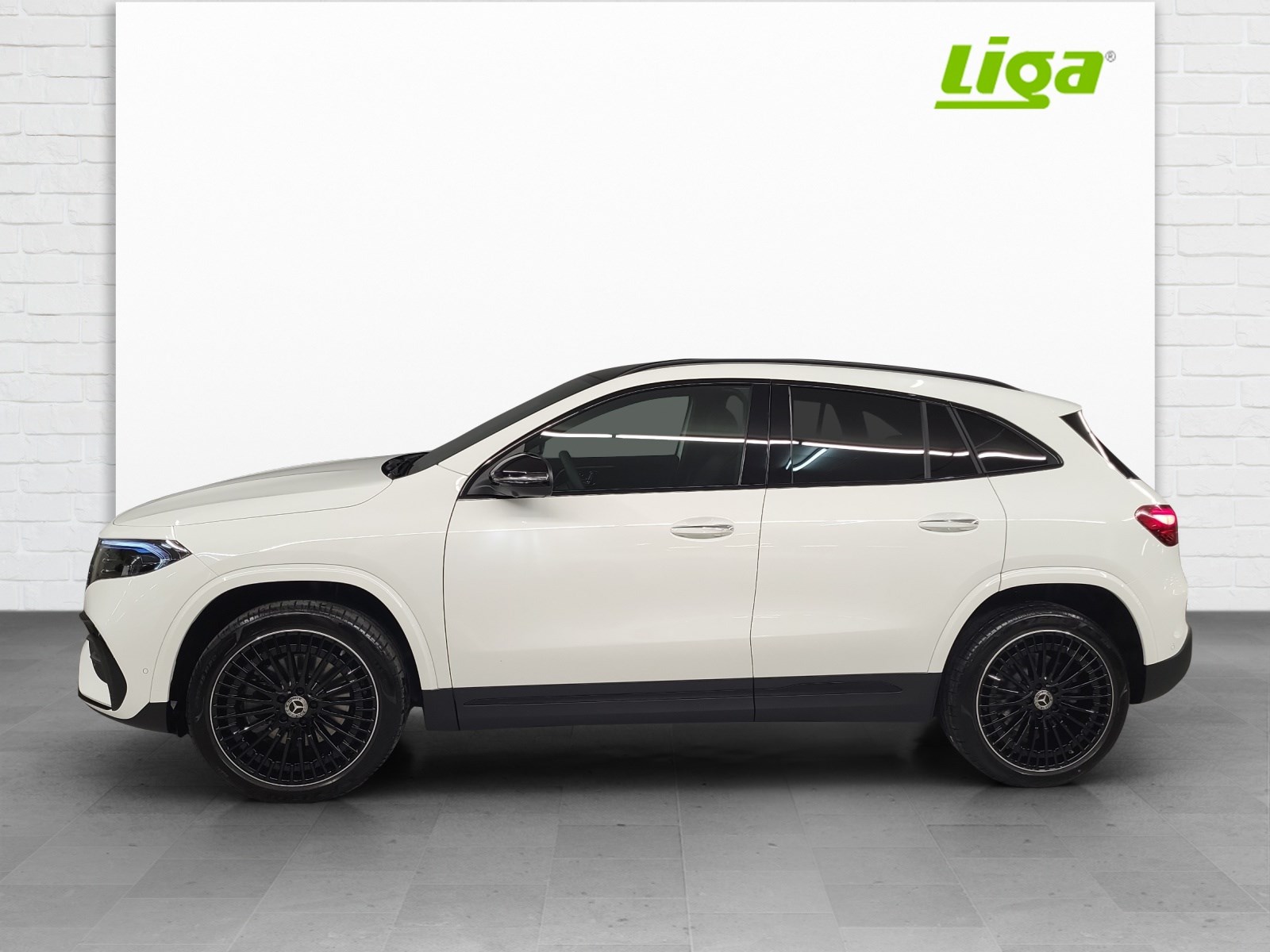 MERCEDES-BENZ EQA 300 AMG Line 4Matic Swiss Star