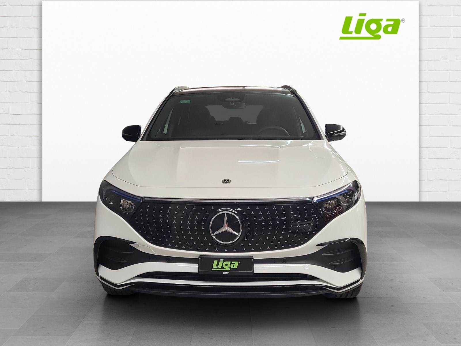 MERCEDES-BENZ EQA 300 AMG Line 4Matic Swiss Star-showroom-element-2