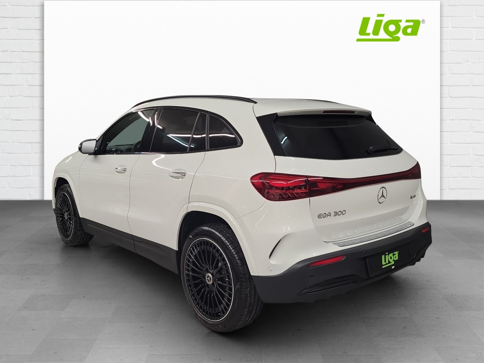 MERCEDES-BENZ EQA 300 AMG Line 4Matic Swiss Star-showroom-element-3