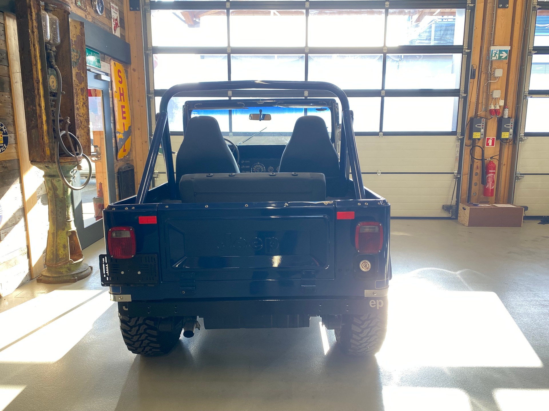JEEP Jeep CJ-7 Renegade V8 B/C Automatic-image-3