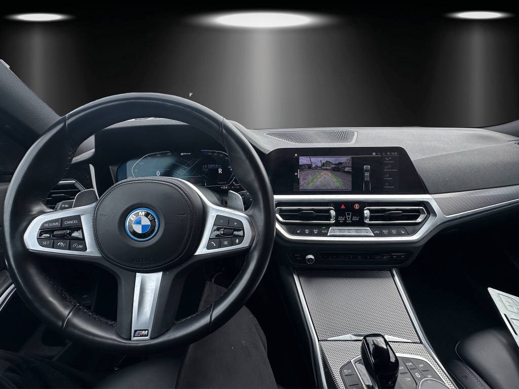 BMW 320e xDrive SAG M-Sport Touring-image-10