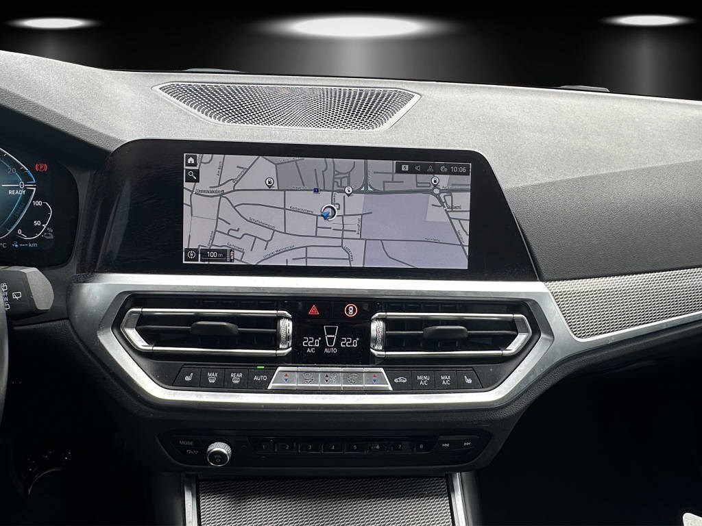 BMW 320e xDrive SAG M-Sport Touring-image-12
