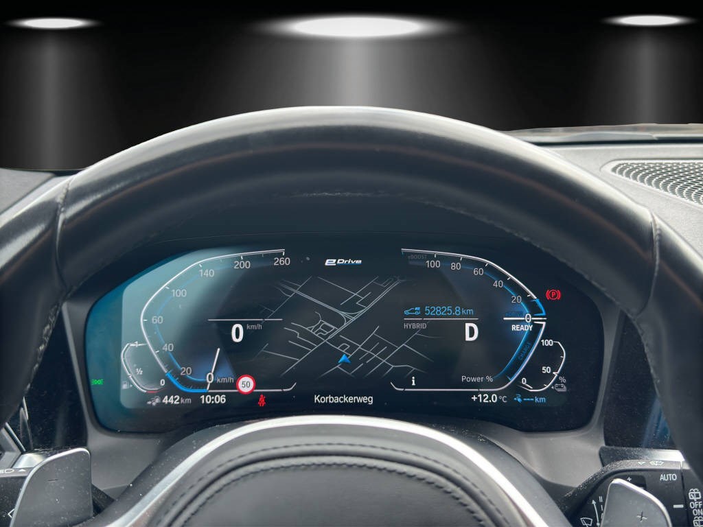 BMW 320e xDrive SAG M-Sport Touring-image-13