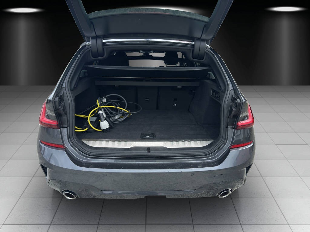 BMW 320e xDrive SAG M-Sport Touring-image-15