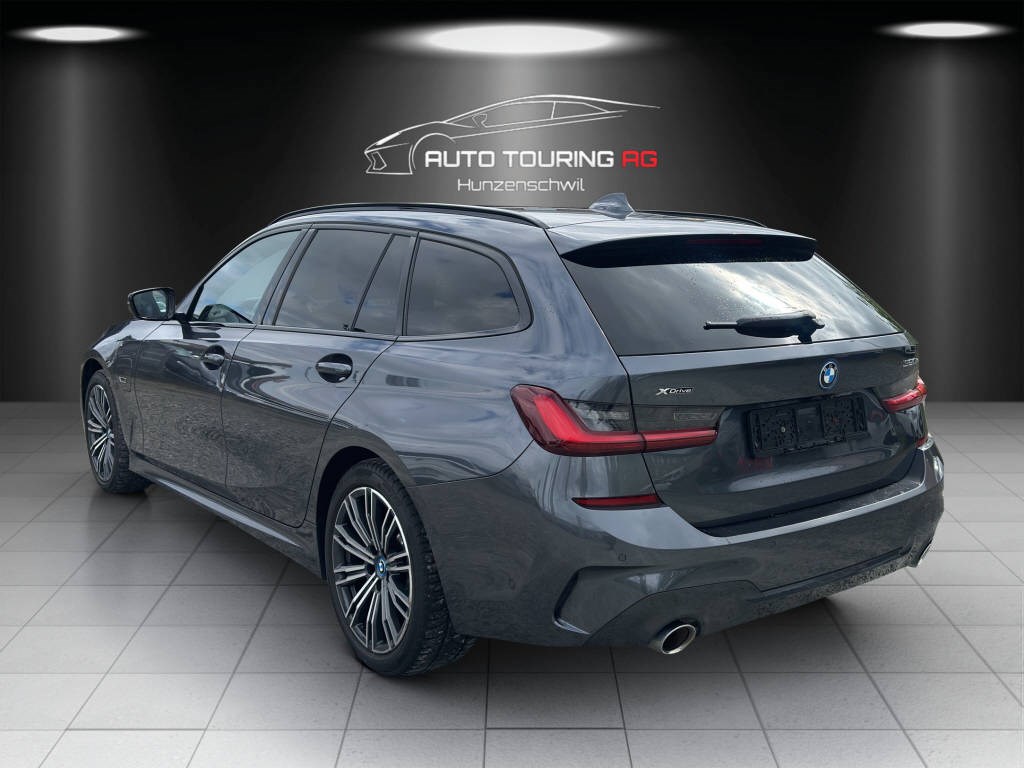 BMW 320e xDrive SAG M-Sport Touring-image-4