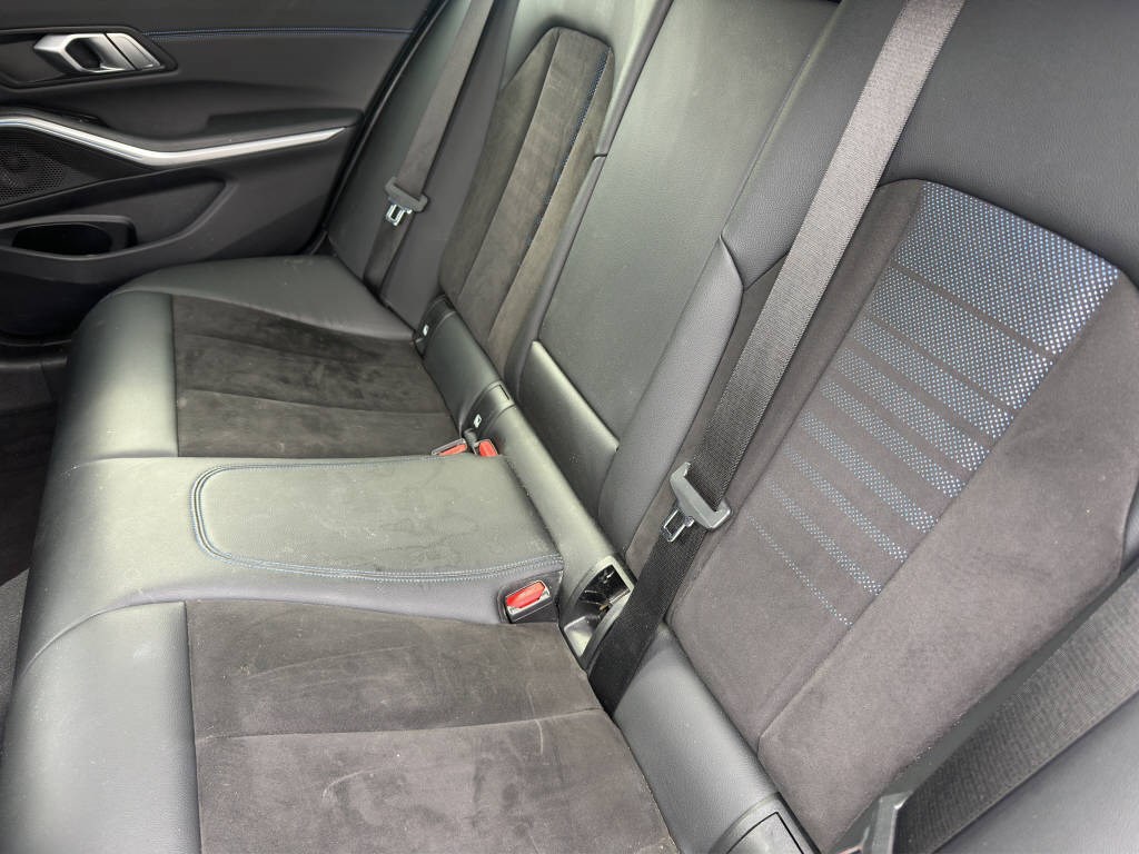 BMW 320e xDrive SAG M-Sport Touring-image-9