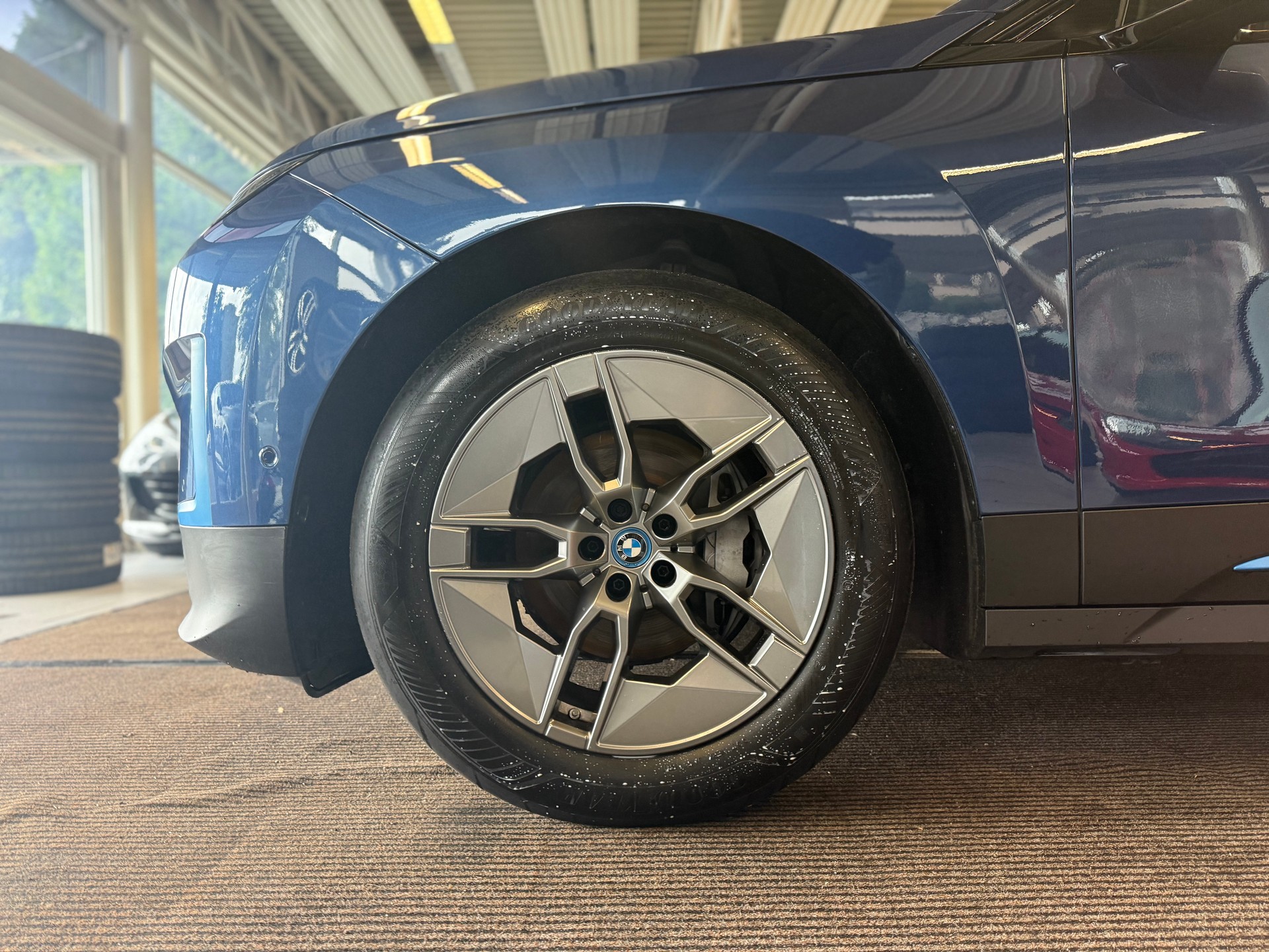 BMW iX xDrive40 Launch Edition | CH Fahrzeug | Erstbesitz | Laser-Matrix LED | NP: 108'870.- |-showroom-element-3