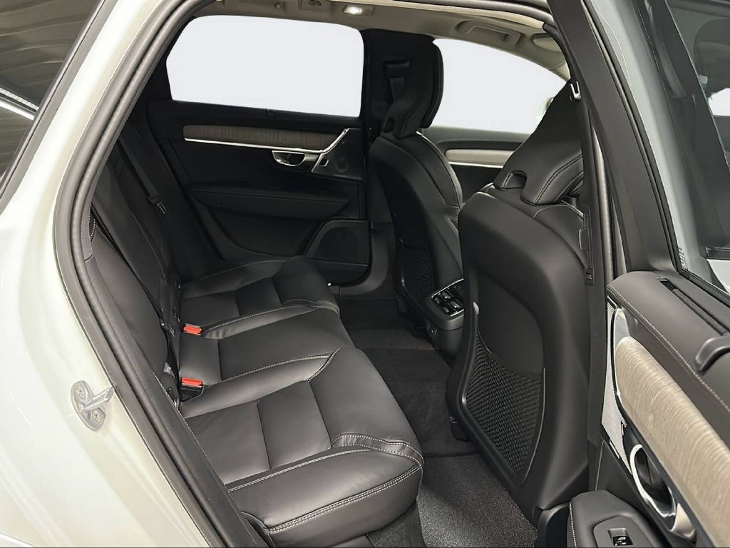 VOLVO V90 Cross Country 2.0 B6 Ultimate AWD-image-14