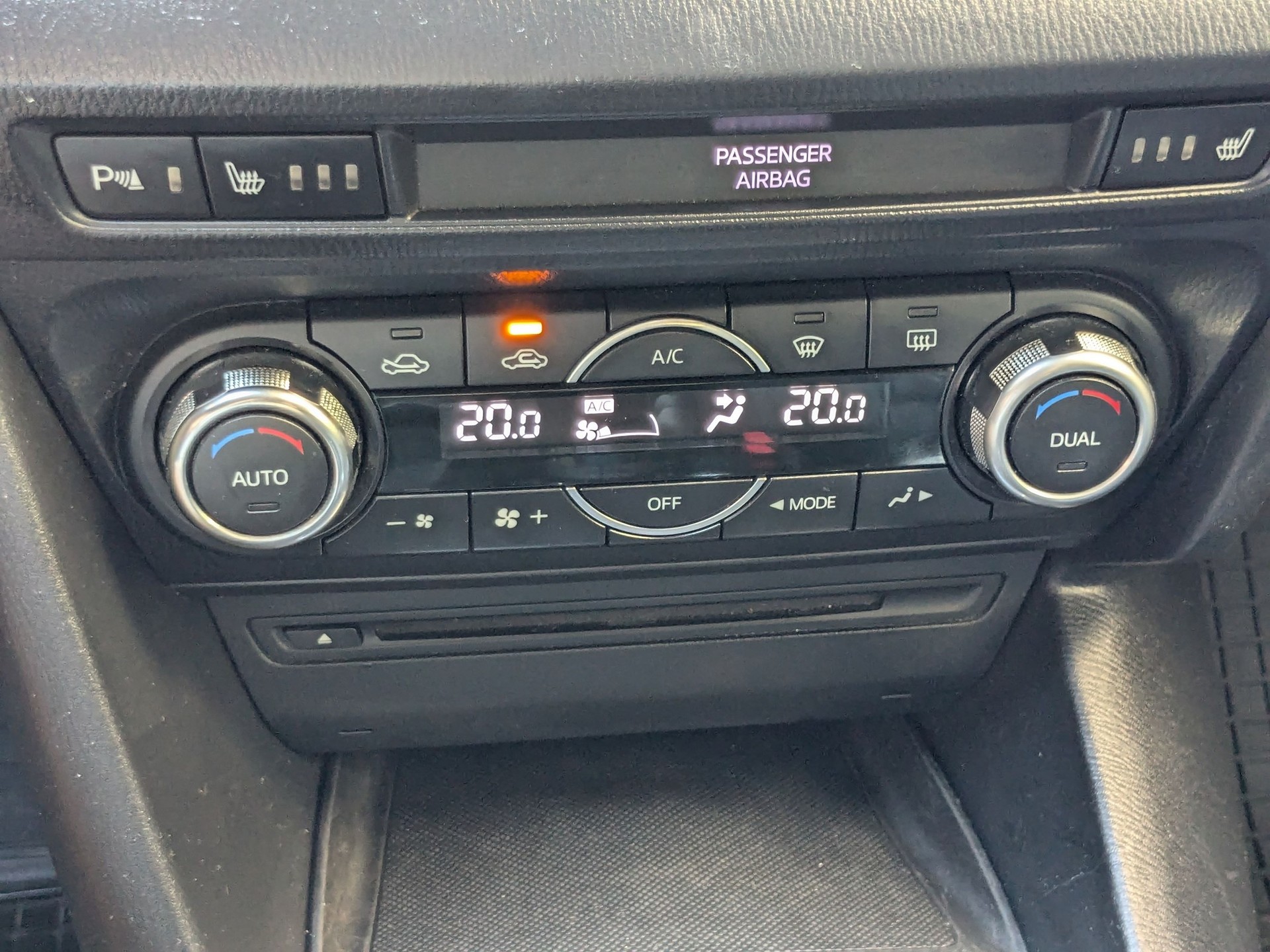 MAZDA 3 2.0 16V Revolution-image-9