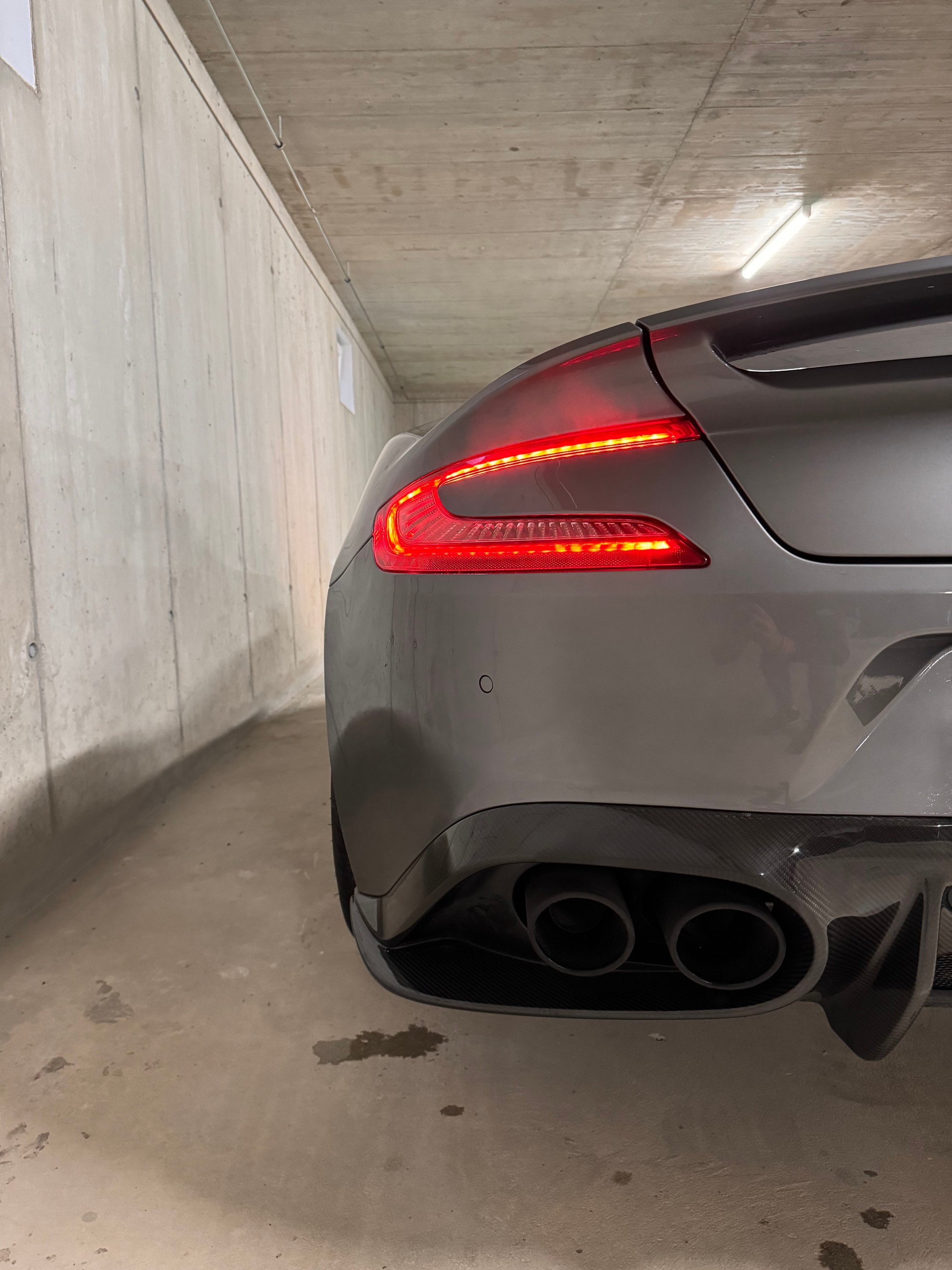 ASTON MARTIN Vanquish S-image-9
