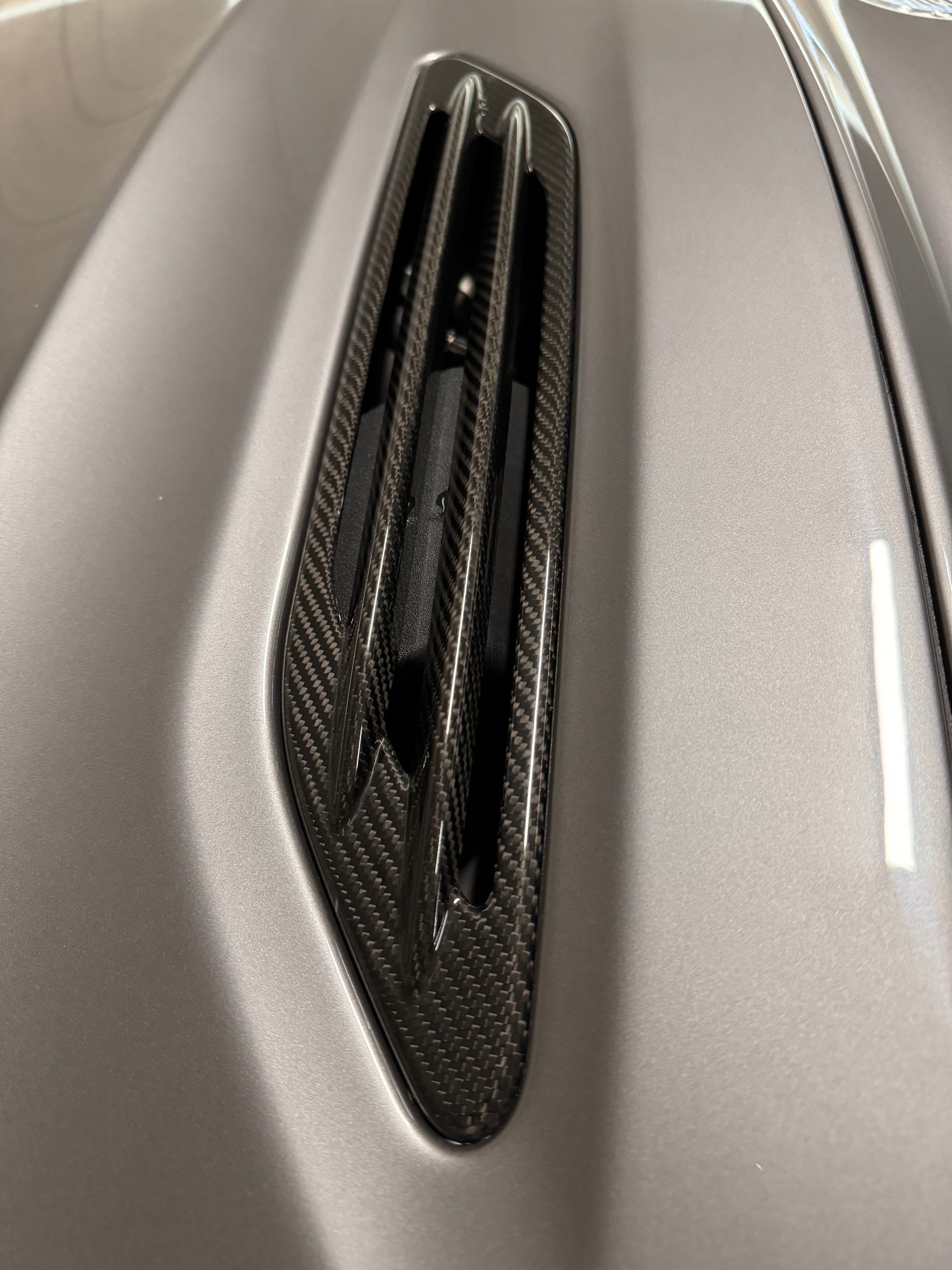 ASTON MARTIN Vanquish S-image-11