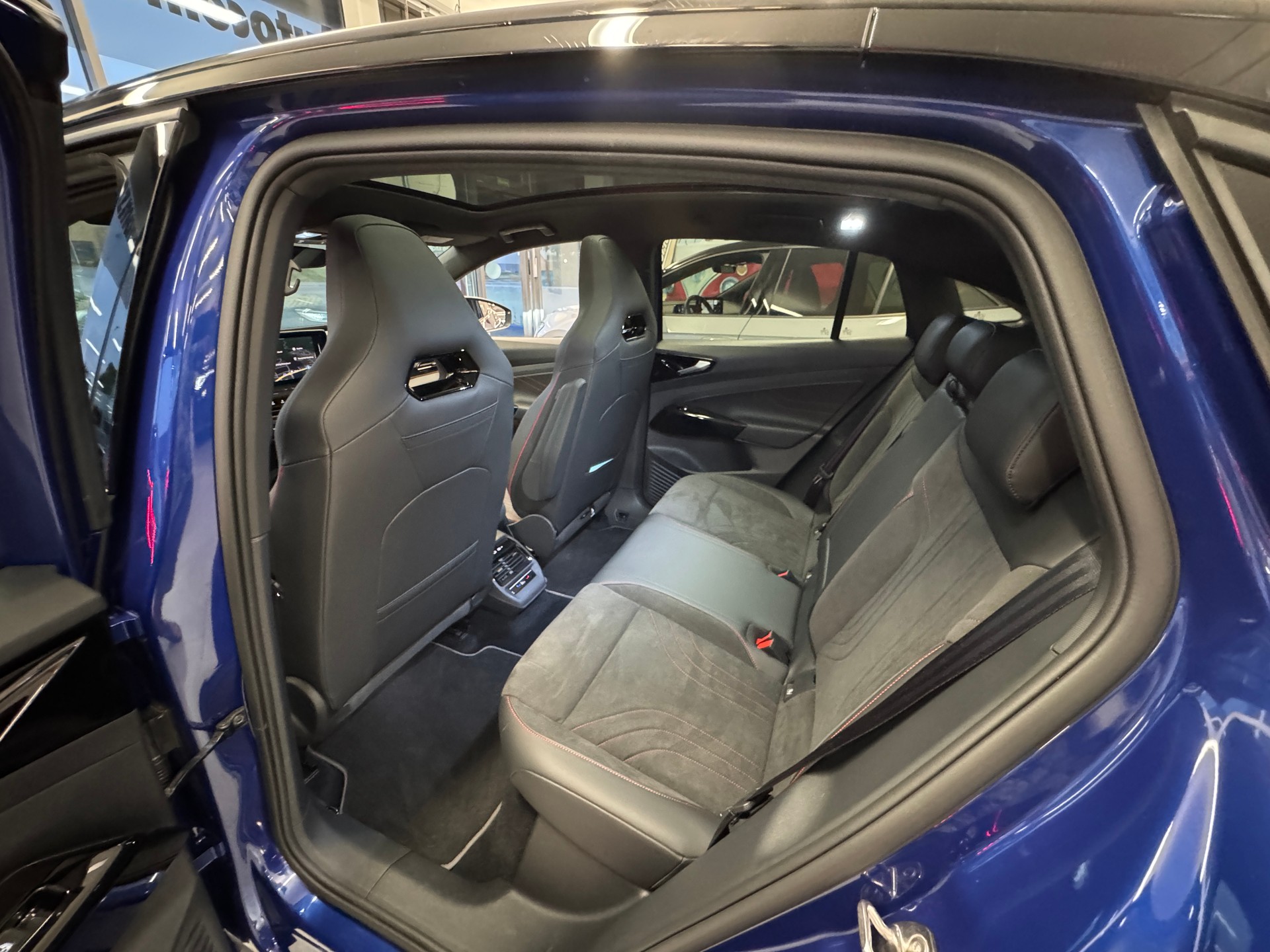 VW ID.5 GTX 77 kWh 4Motion (Np.83`310.-) 299PS AHK PanoDach Vollausstattung CH-Ausl.-image-9