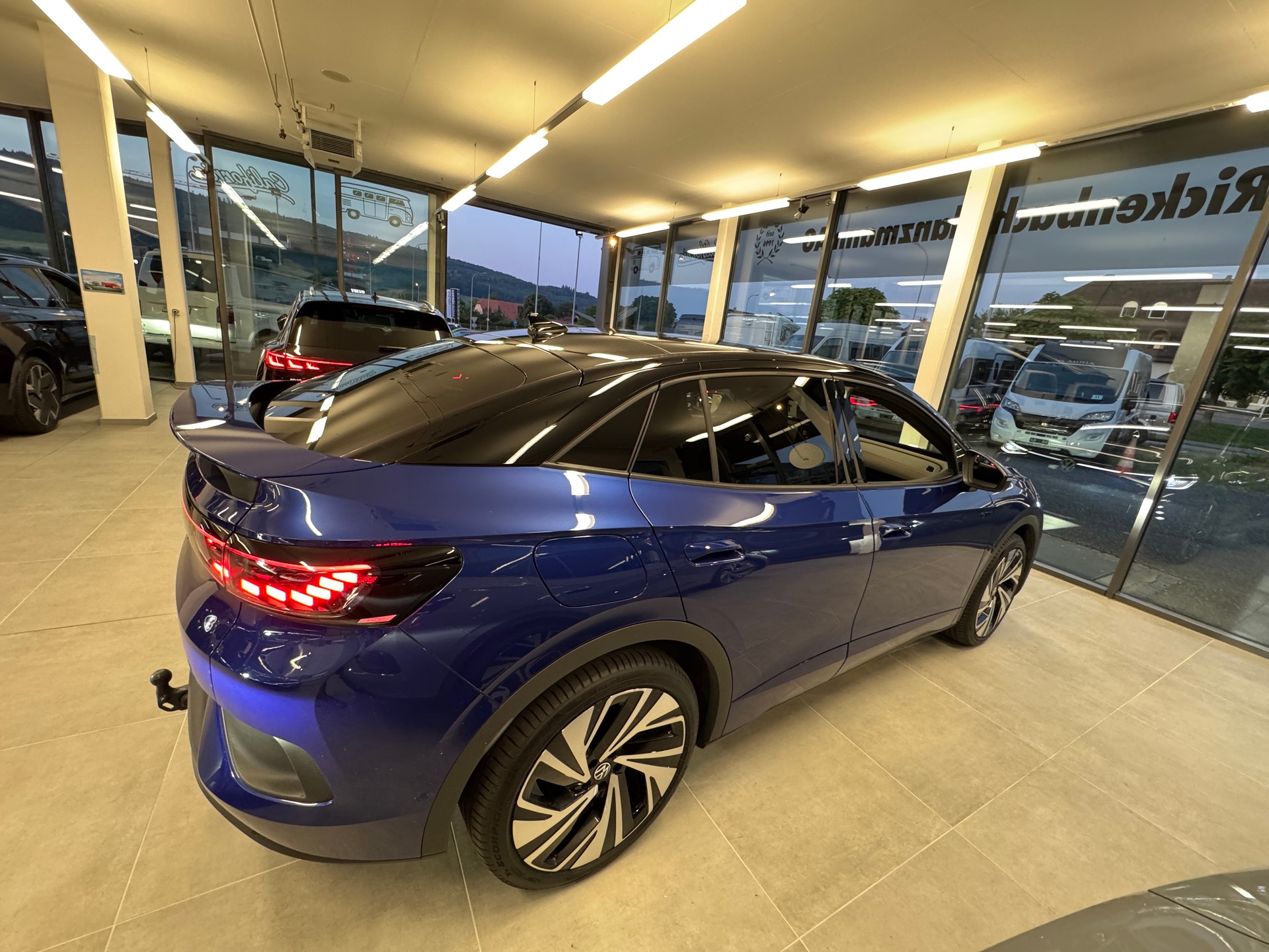 VW ID.5 GTX 77 kWh 4Motion (Np.83`310.-) 299PS AHK PanoDach Vollausstattung CH-Ausl.-image-8
