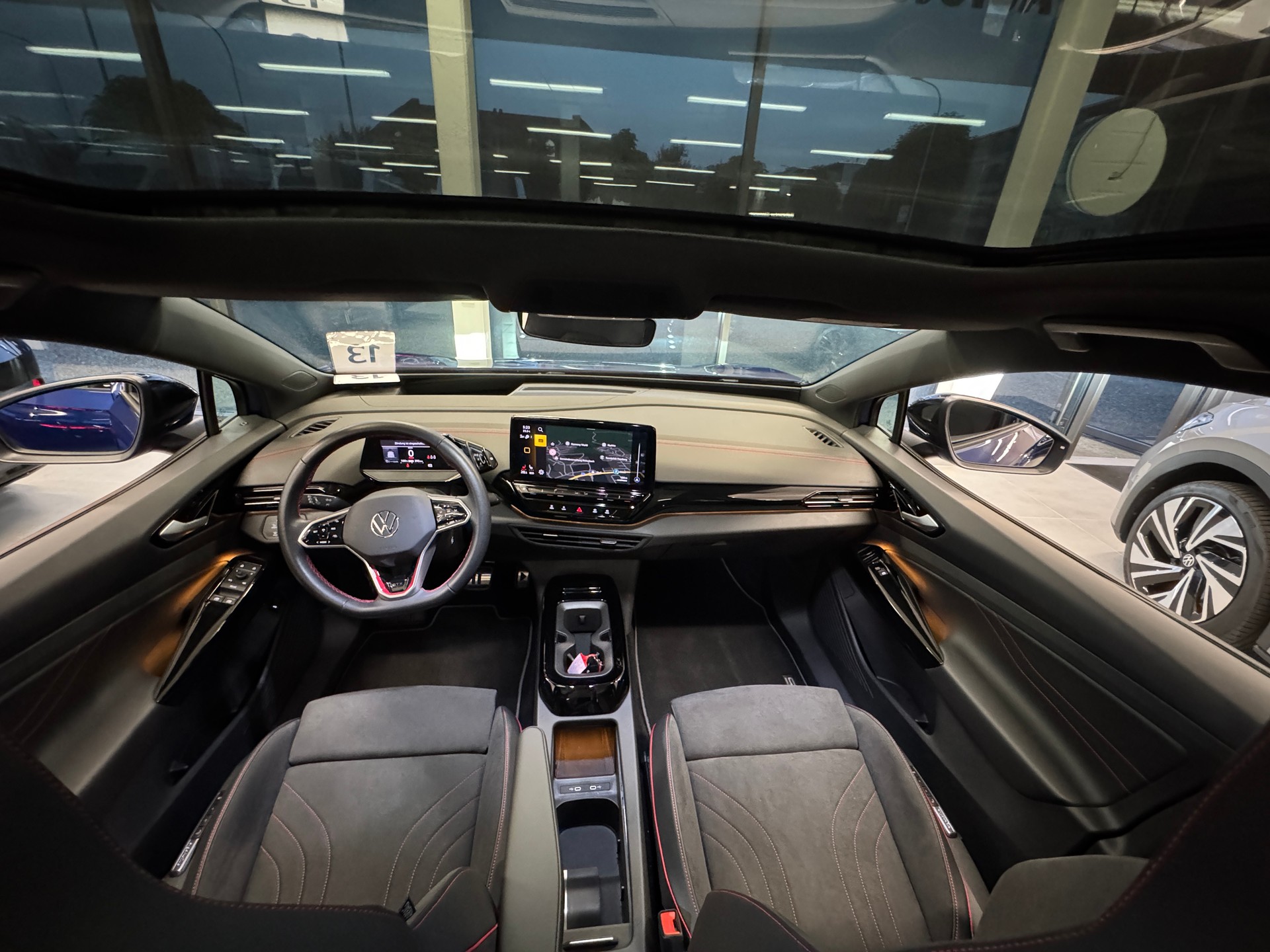 VW ID.5 GTX 77 kWh 4Motion (Np.83`310.-) 299PS AHK PanoDach Vollausstattung CH-Ausl.-image-10