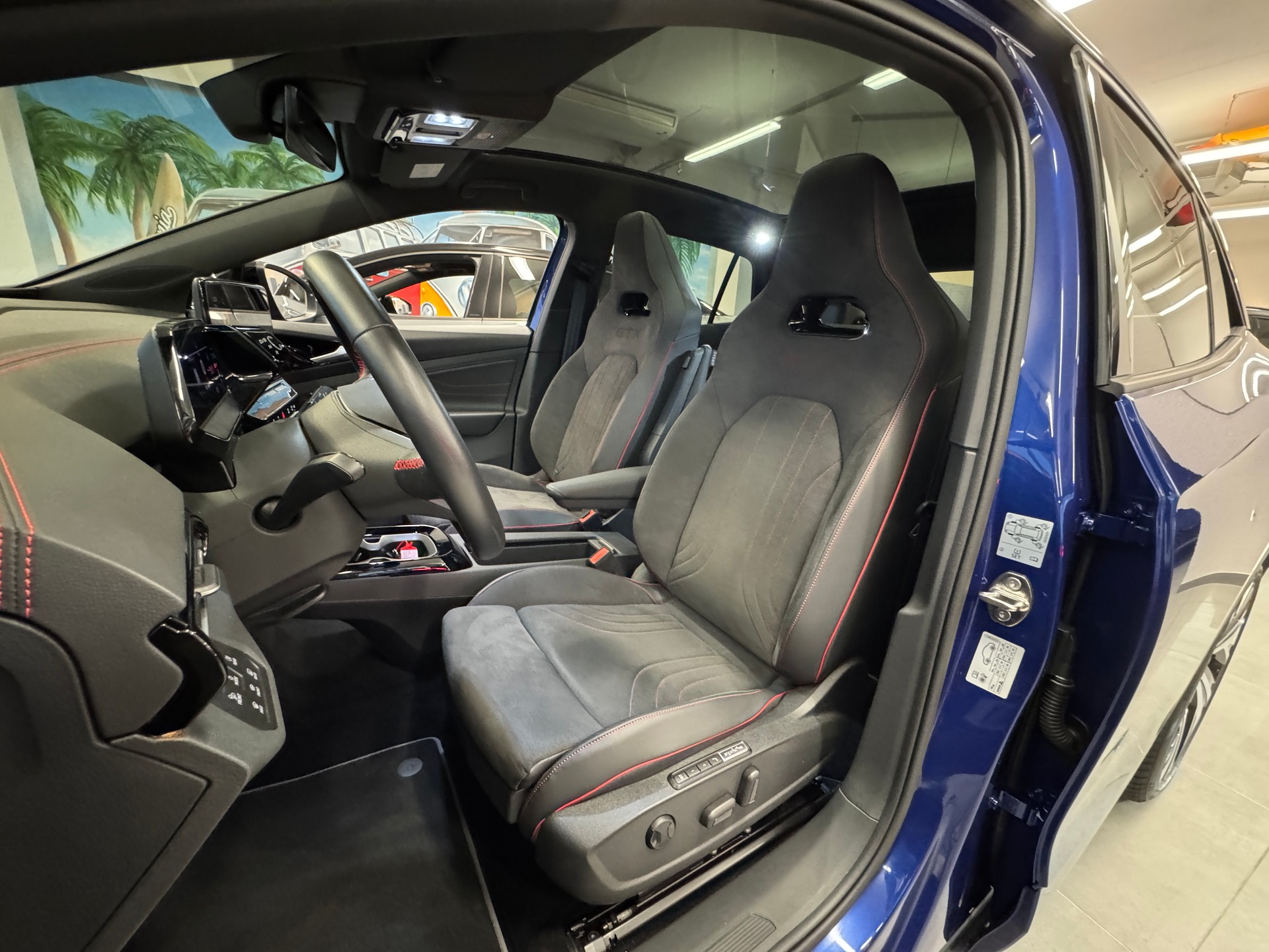 VW ID.5 GTX 77 kWh 4Motion (Np.83`310.-) 299PS AHK PanoDach Vollausstattung CH-Ausl.-image-12