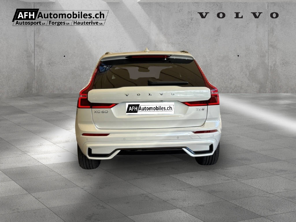 VOLVO XC60 2.0 T6 TE Ultra Dark eAWD-showroom-element-3